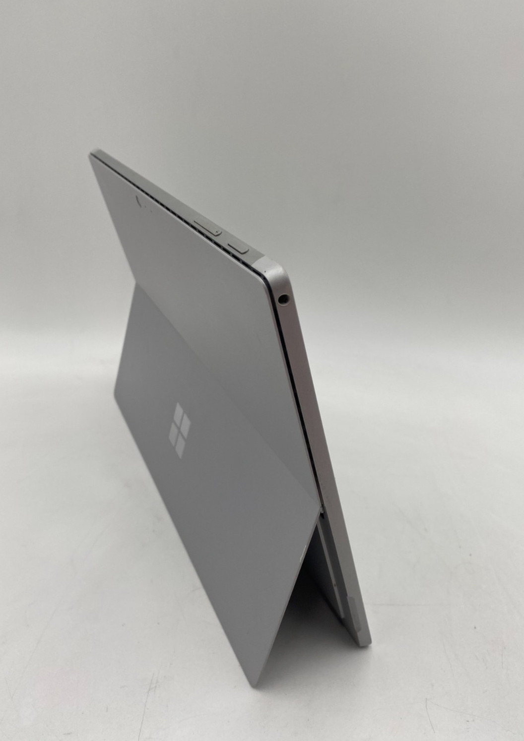 Microsoft Surface Pro 5 1796 12.3″ Tablet i5-7300U 256GB SSD 8GB DDR3 Silver C