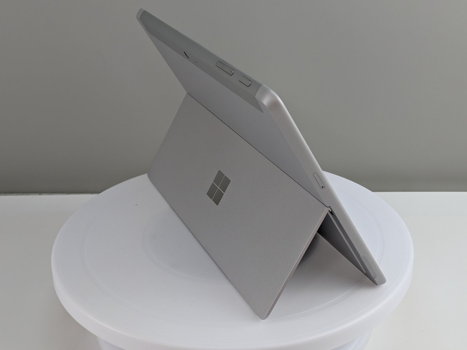 Microsoft Surface Go 2 10.5″ m3-8100Y 8GB RAM 256GB SSD Windows 11 Pro BAD BATT