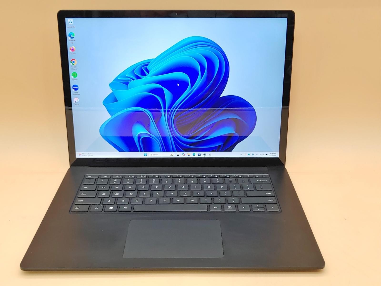 Microsoft Surface Laptop 4 15″ i7-1185G7 8GB 512GB Win11Pro *NO A/C* *WORN KEYS*