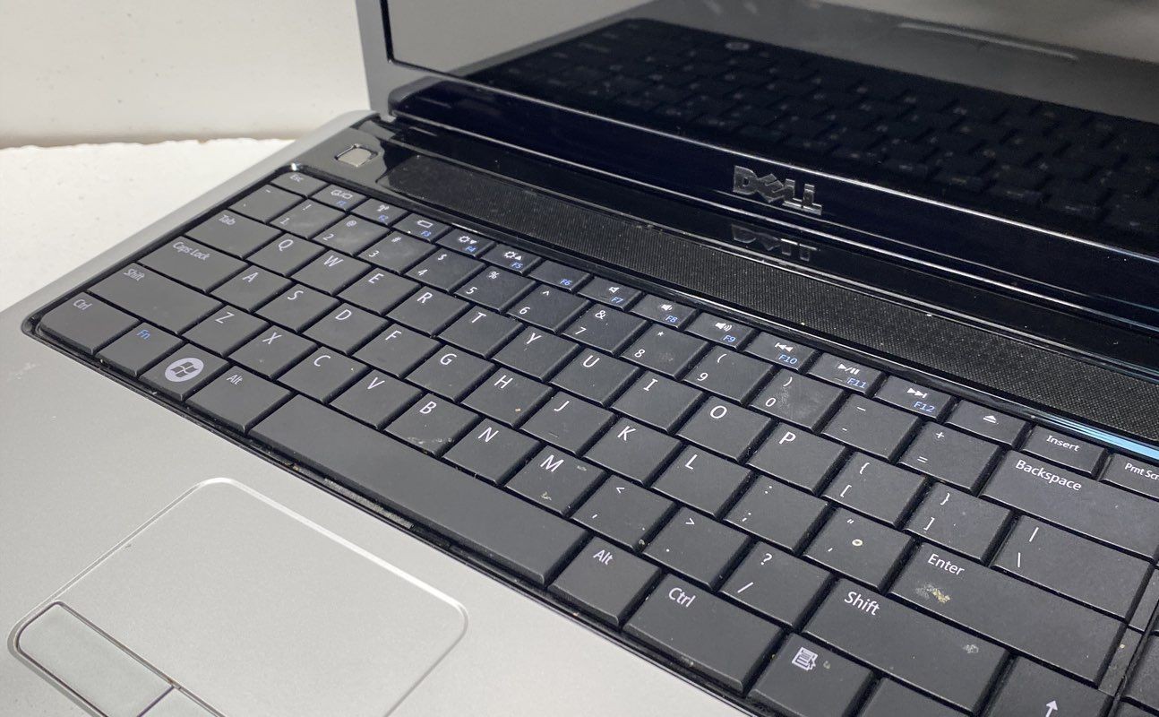 Dell Inspiron 1440 Laptop Model PP42L No HDD Powers On Service Tag 7L9XKJ1
