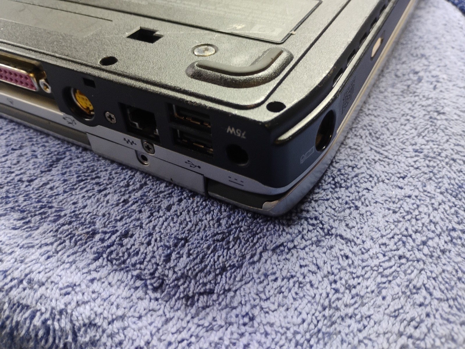 Compaq Presario 2100 Laptop non-working for parts 15″ AMD Athlon XP – used