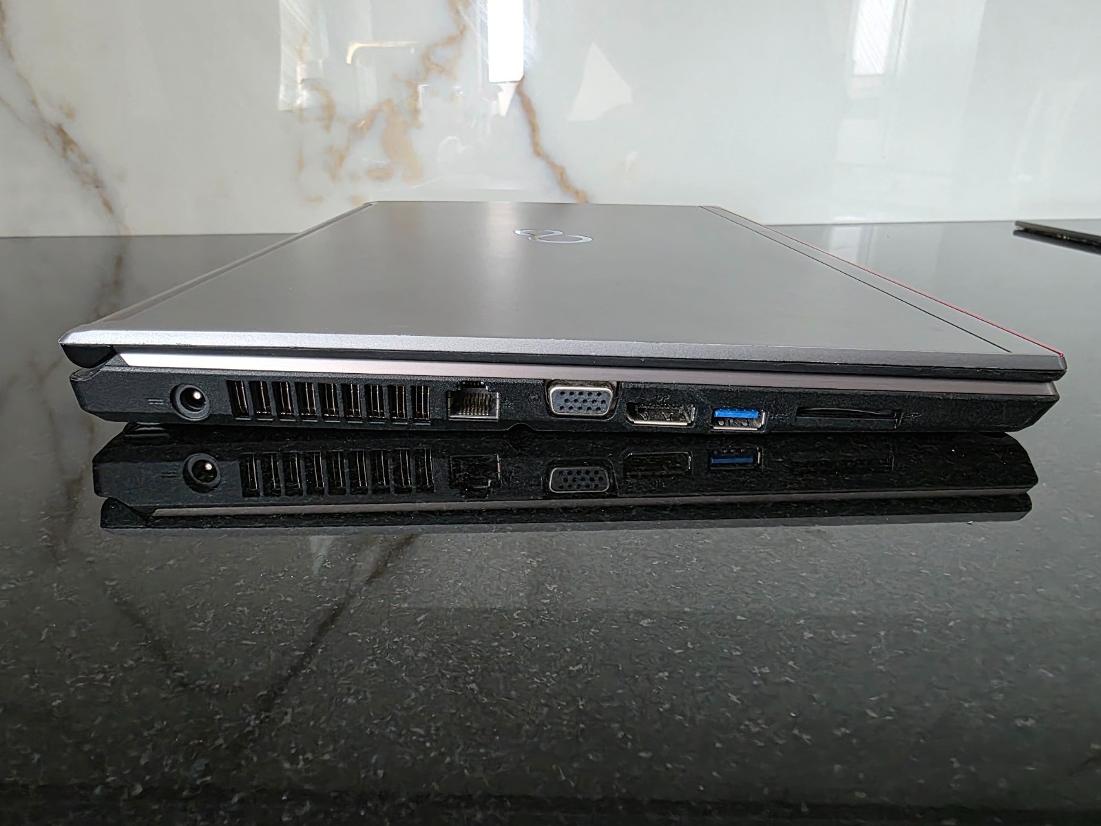 Laptop Fujitsu LifeBook e754 i5 8GB 320GB DVD-RW 15.6 inch Full HD Windows 10