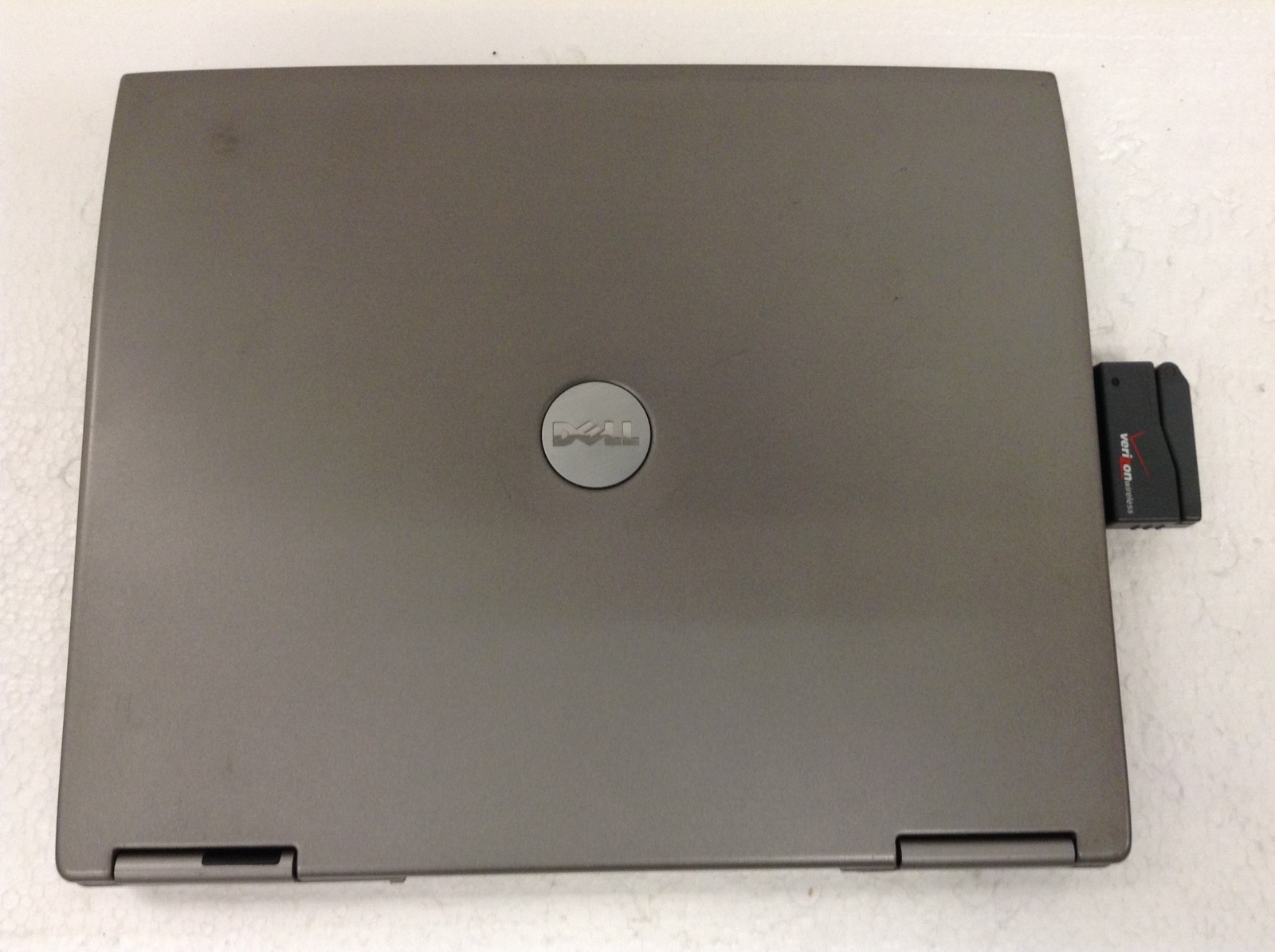 Dell Latitude D600 14″ Pentium M 1.5GHz Laptop w/512MB, DVD/CDRW, NO HDD, WORKS