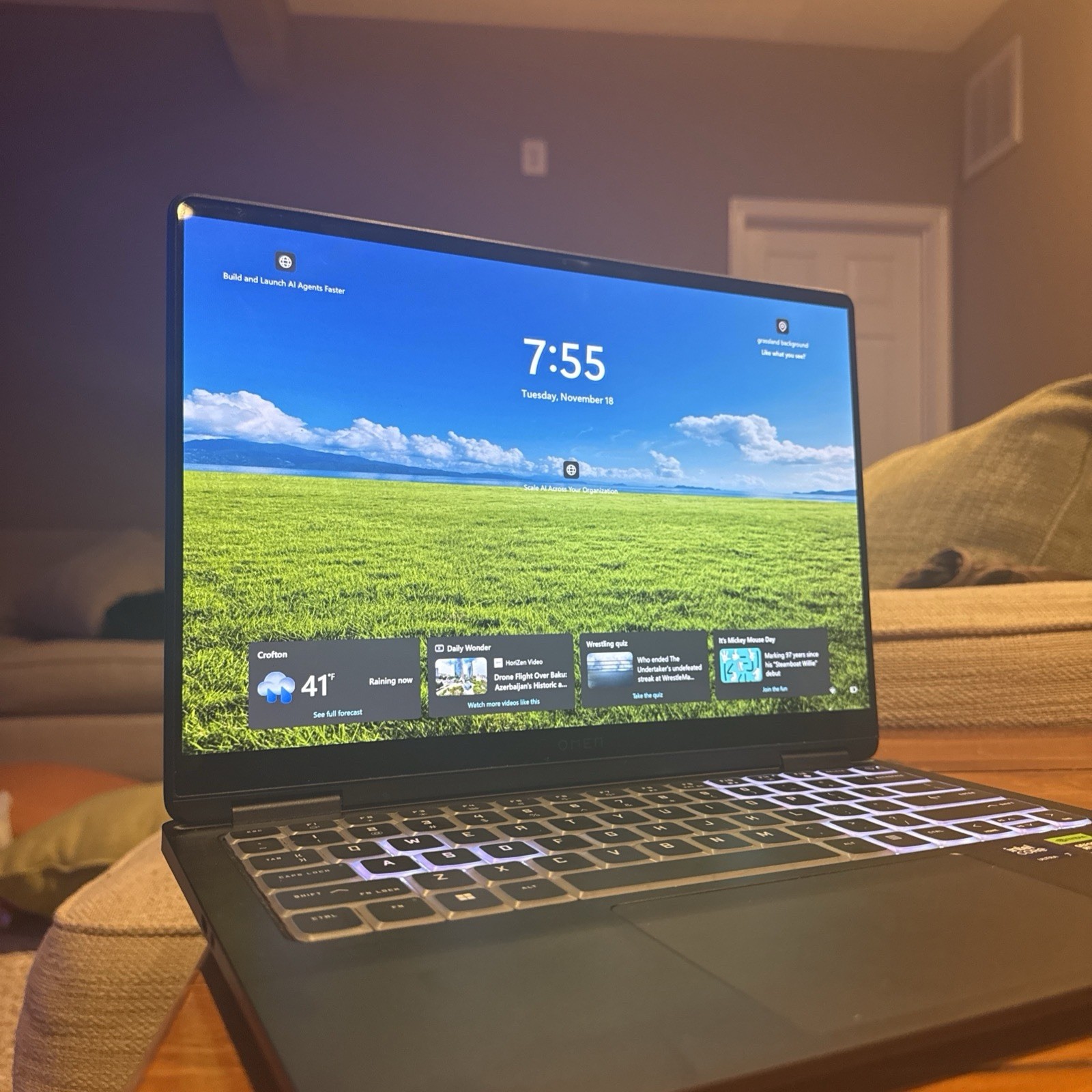 HP OMEN Transcend 14″ 120Hz, RTX 4060, 3k OLED DISPLAY W/ Monitor and Keyboard