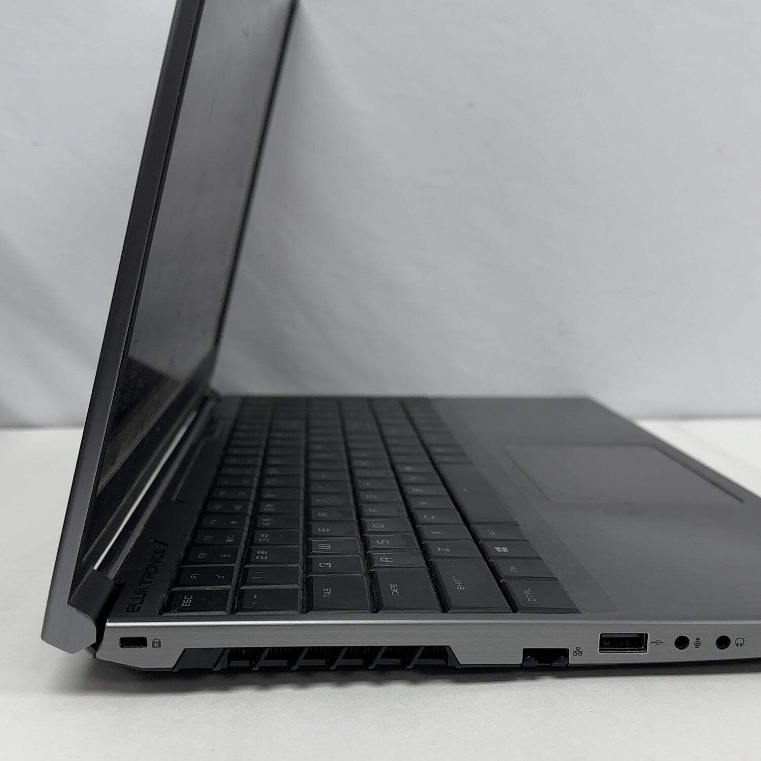 Eluktronics Mech-15 G2 15.6″ i7-8750H 2.2GHz 16GB RAM 500GB SSD GeForce GTX 1060