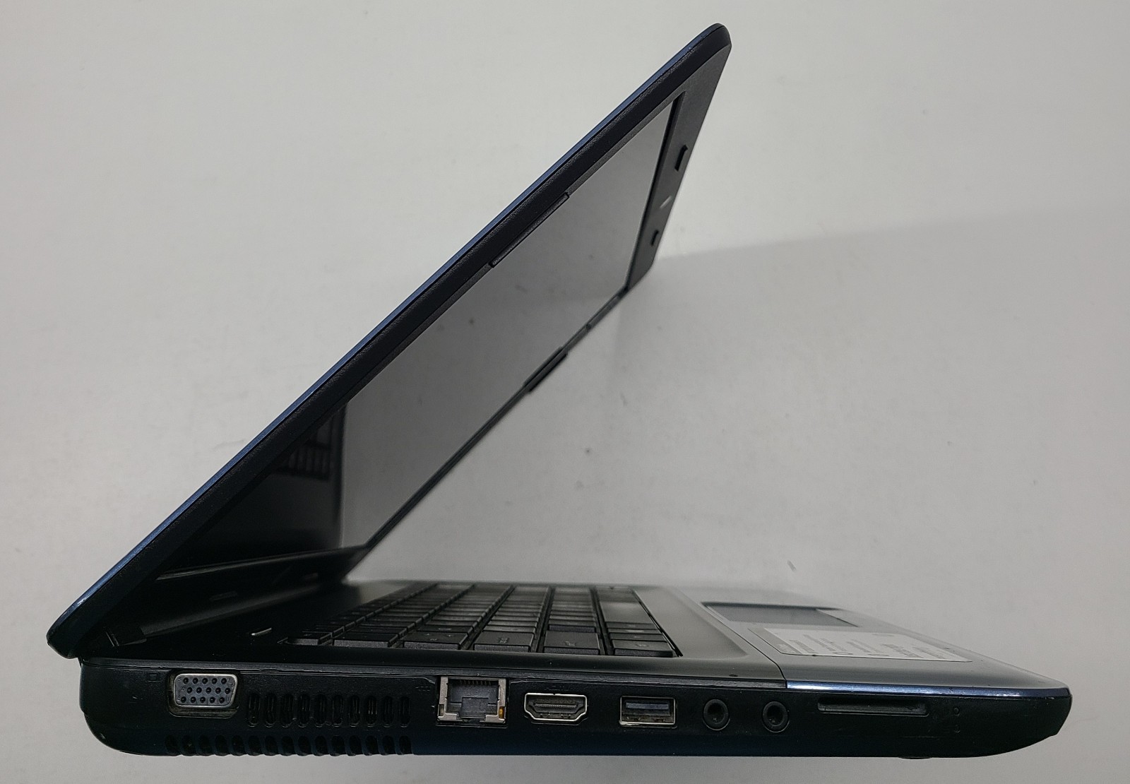 HP 2000-2D19WM Laptop AMD E-300 4GB Ram NO HD/OS (FL)