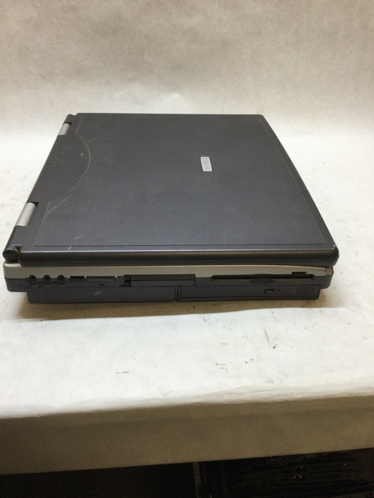 Clevo D800P 15″ Laptop Intel Pentium 4 ATI Radeon 9600 PRO UNTESTED AS IS – – DW
