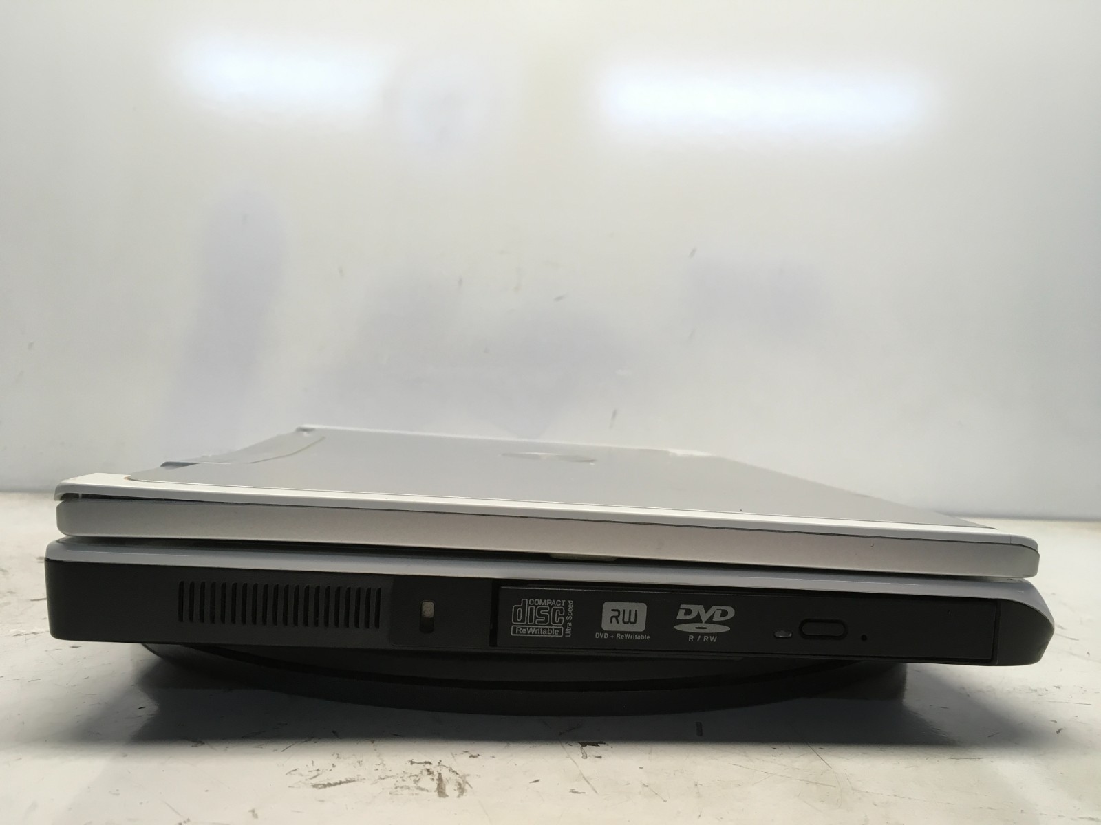 Dell Inspiron E1505 MM061 Intel Core Solo 06E8 1.66GHz 512 MB NO HDD