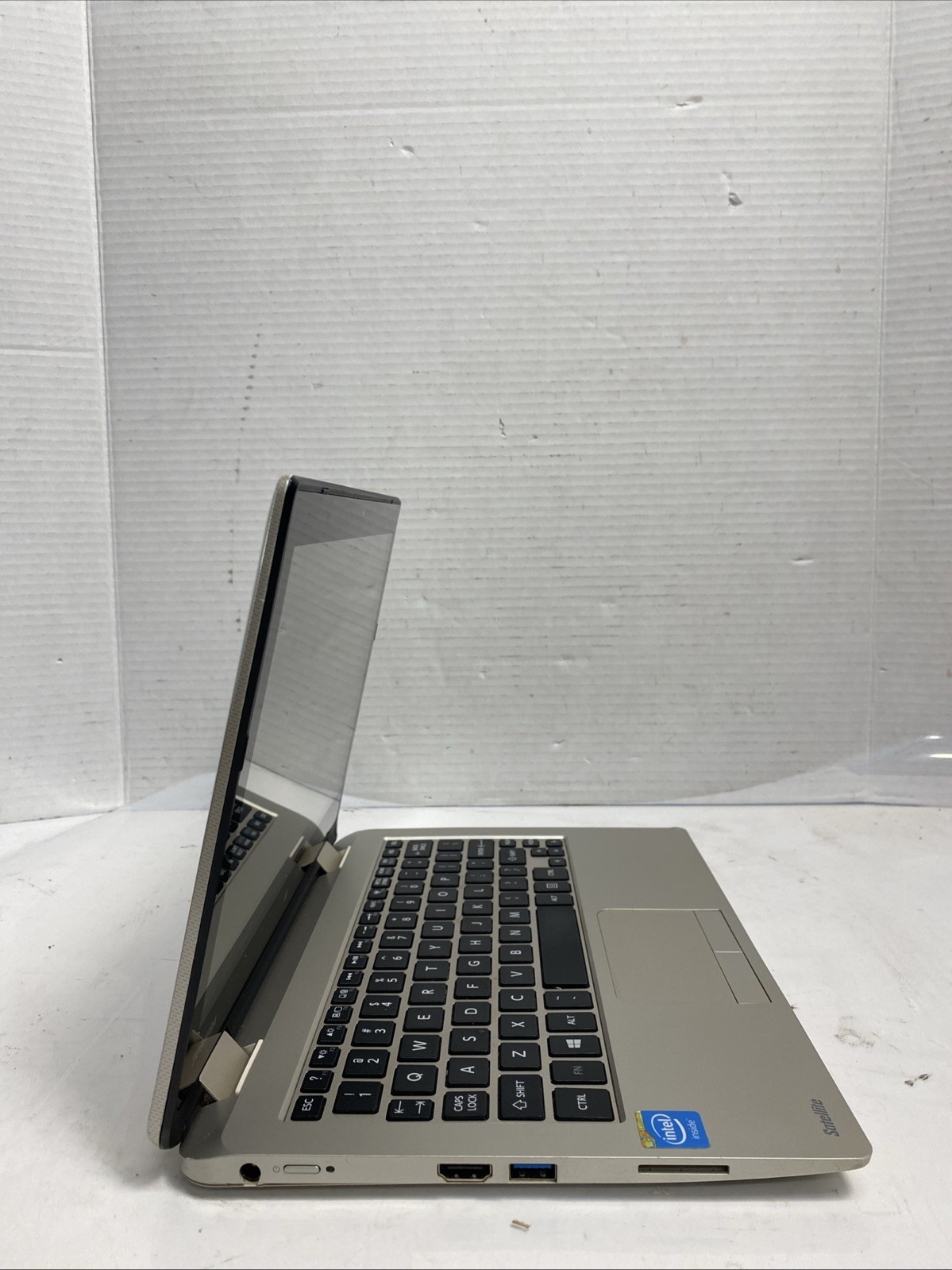 Toshiba Satellite Radius 11 L15W-B1302 HD Touchscreen 11.6″ Laptop Read Desc