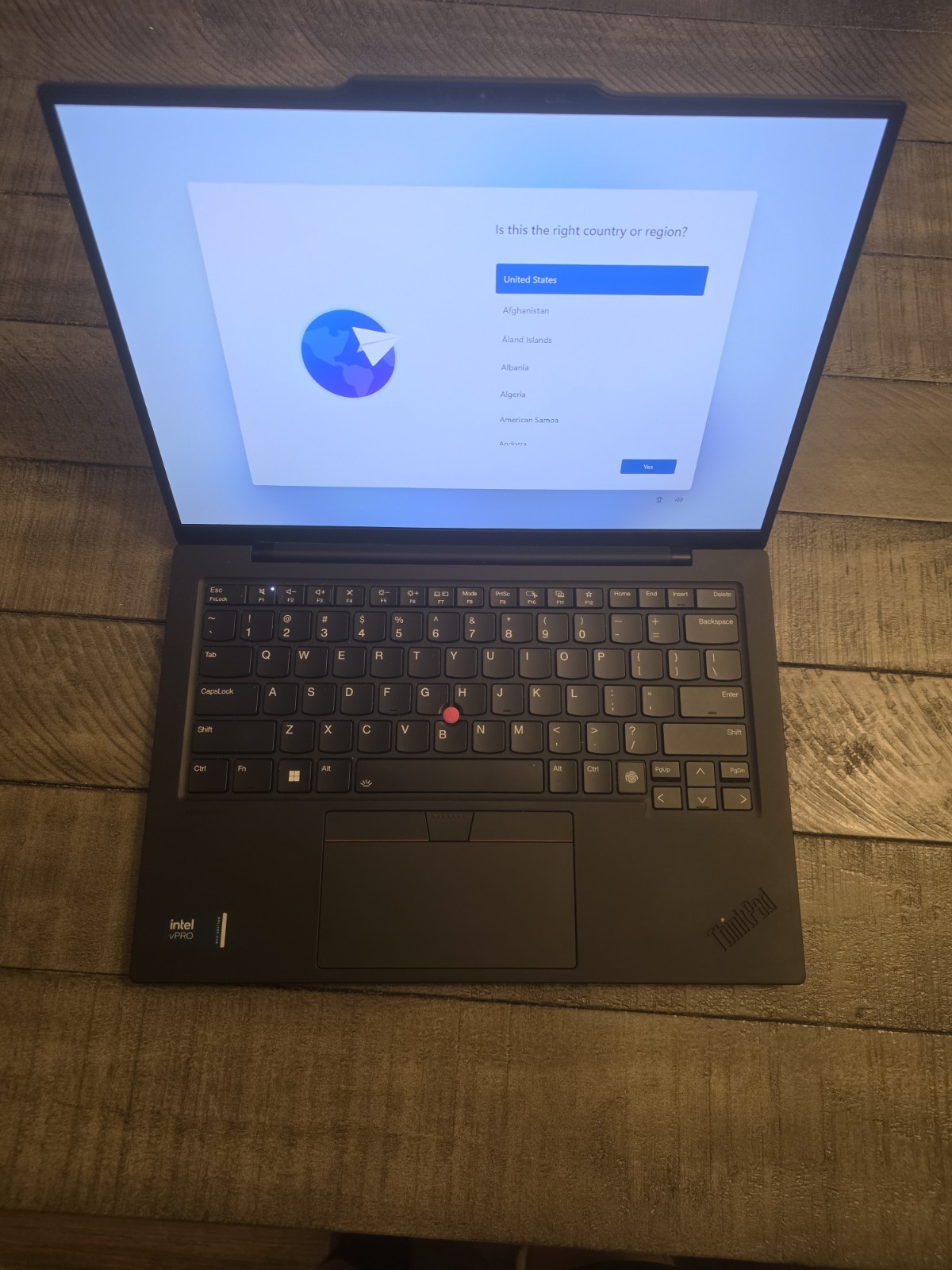 Lenovo ThinkPad X1 Carbon Gen 12 14″ Ultra 7 165U 32GB 512GB – USED
