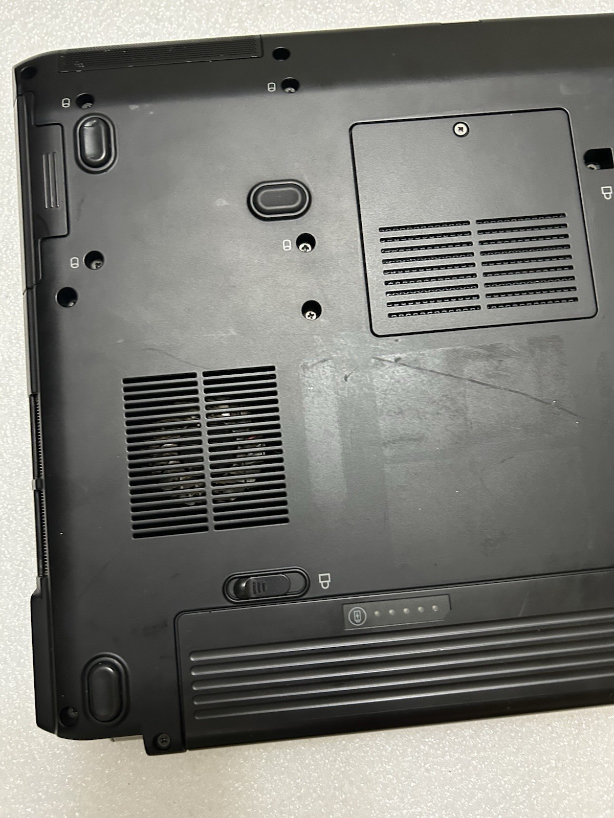 Dell Inspiron 1521 AMD Turion 64 X 512 Mb 1.60 GHz 80GB HDD -No Power Adapter