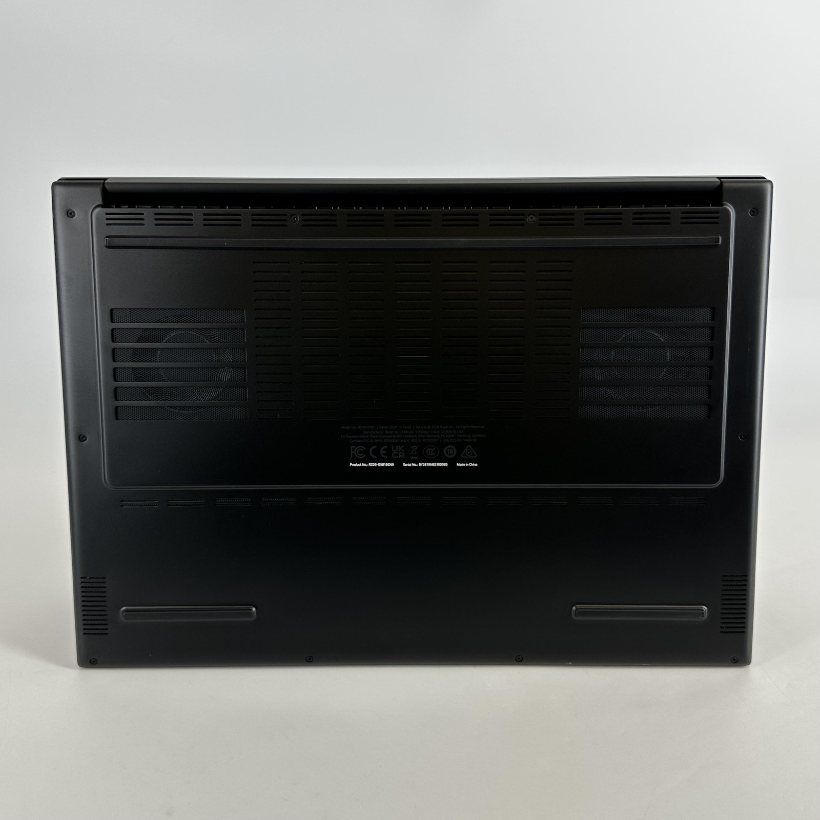 Razer Blade 16 240Hz QHD+ 2026 2.1 GHz Ultra 9 386H 64GB 2TB SSD NVIDIA RTX 5090