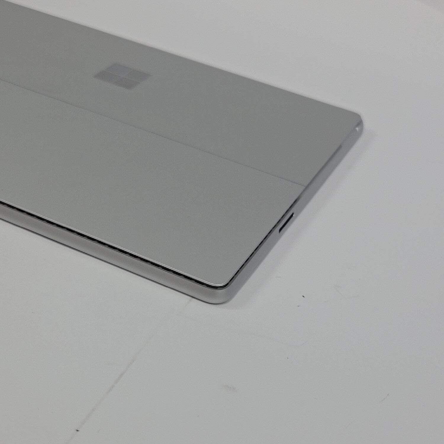 Microsoft Surface Pro 12 2103 13″ Core Ultra 5 335 2.2GHz 16GB RAM 512GB SSD