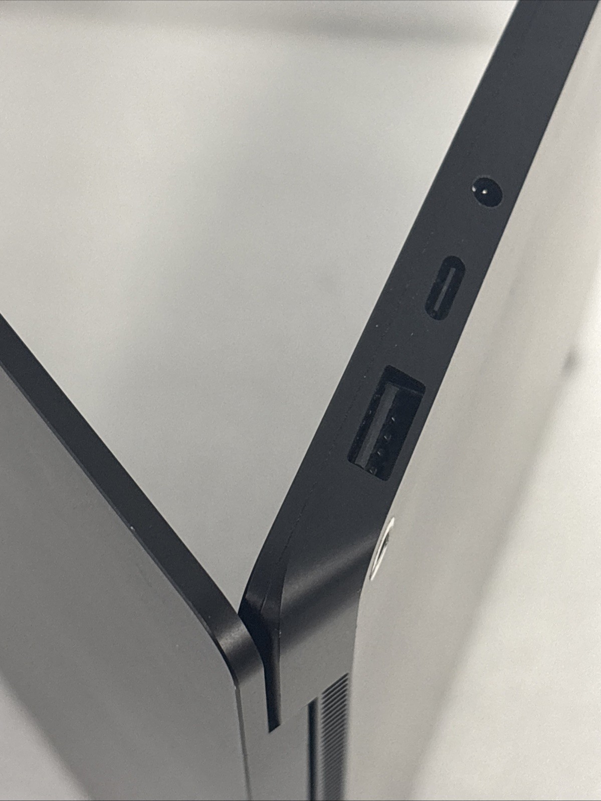 Microsoft Surface Laptop 5 13.5″ (Intel i5-12th Gen, 16GB RAM, 256GB) – Black