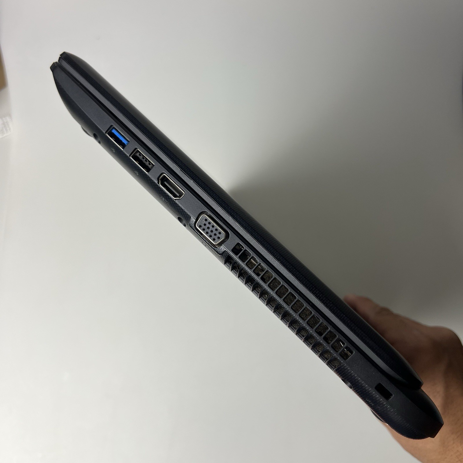Toshiba Satellite C55-B5101 15.6″ N2840 4GB 500GB Win 8.1 READ Description!