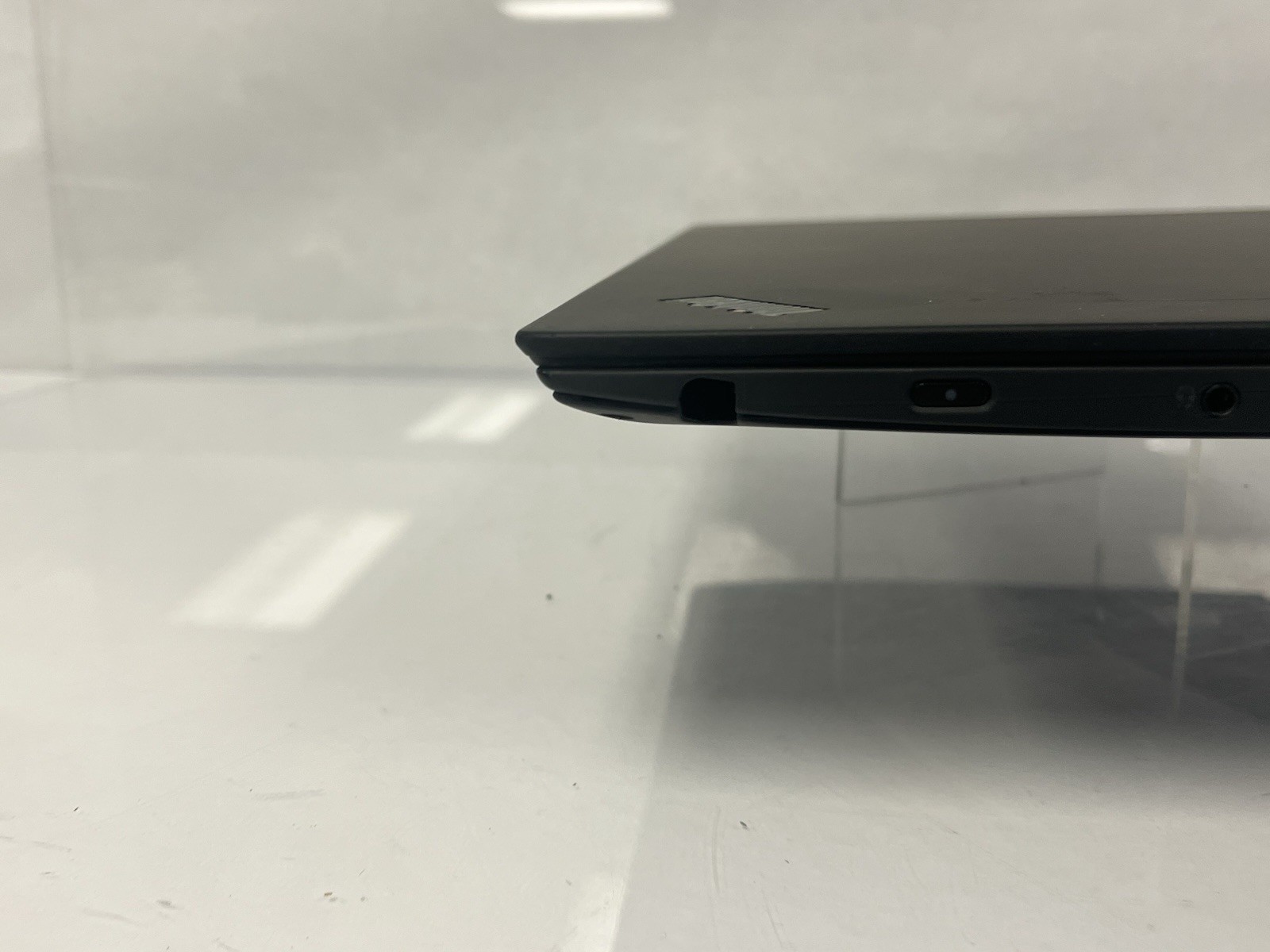 Lenovo X1 Yoga 2nd Gen i7-7600U 2.80GHz 8GB RAM NO SSD NO OS
