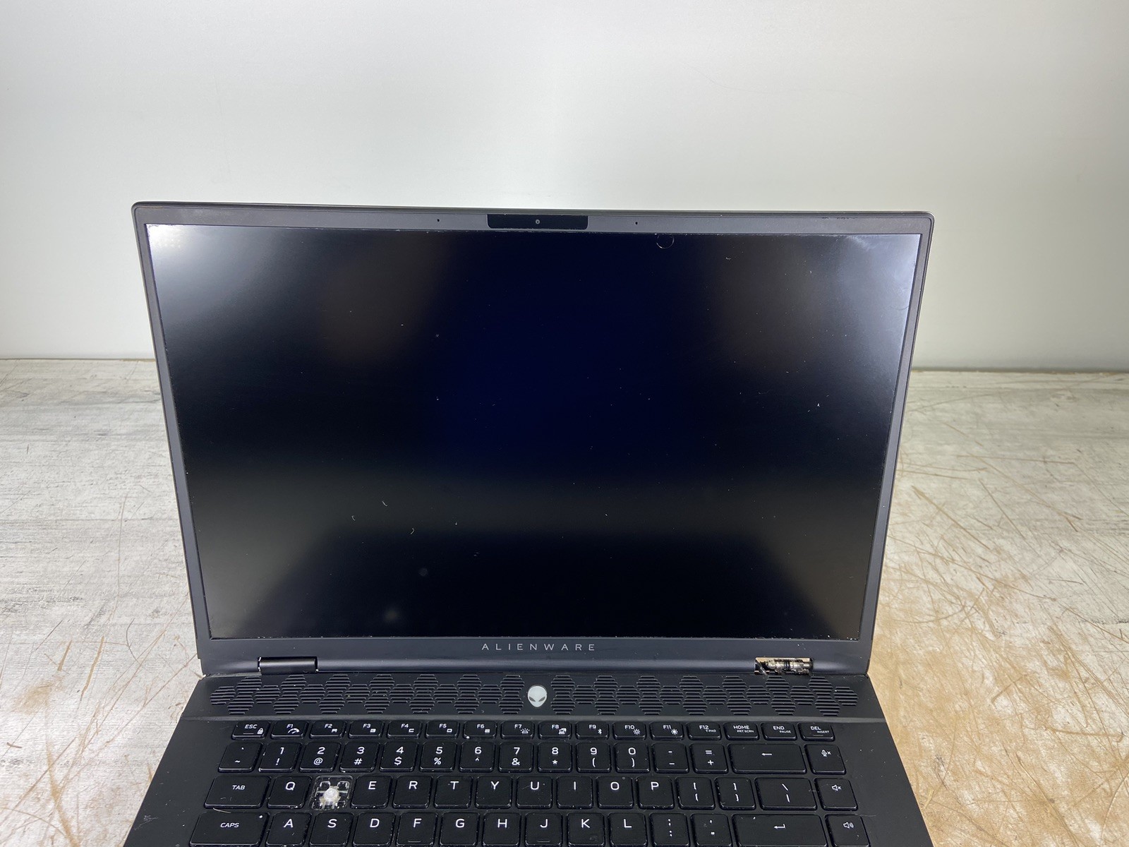 DELL ALIENWARE M16 R2 ULTRA 7 155H @ 1.4 GHz, NO RAM/HDD/OS – (FOR PARTS)