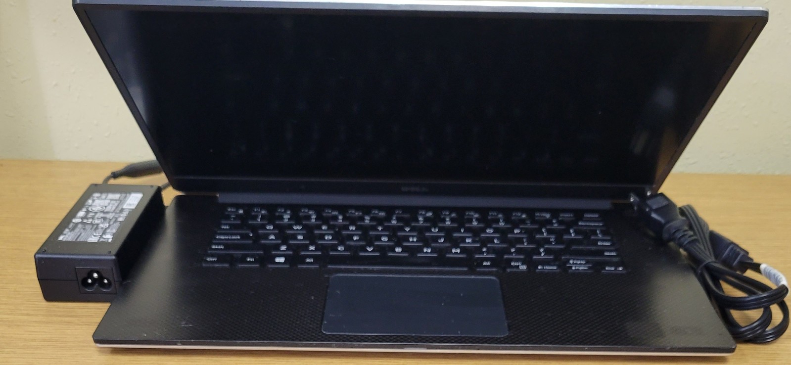 Dell Precision 5510 i7-6820HQ 2.70GHz 16GB 256GB NVMe Quadro M1000M No OS