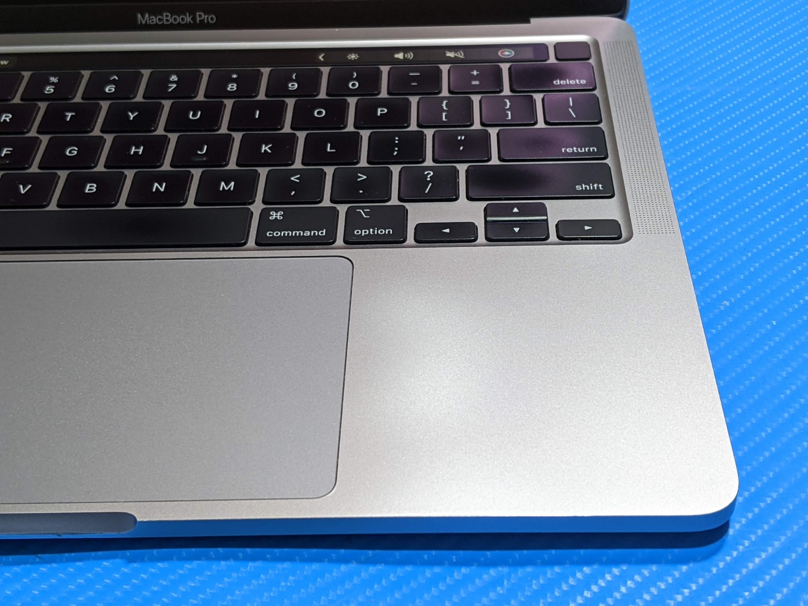 Apple MacBook Pro 13″ (2020) A2251 / BTO Core i7-1068NG7 2.3GHz 32GB 1TB SSD +PA