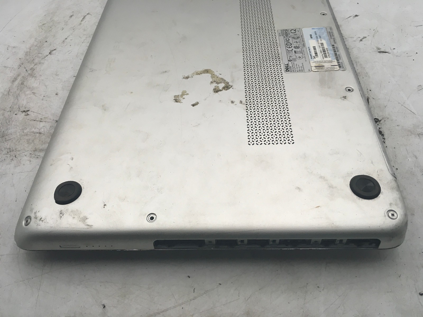 DELL XPS 152 – FOR PARTS/BAD LCD – INTEL i7-2620M – NO RAM – 15″ – READ DESC -BB