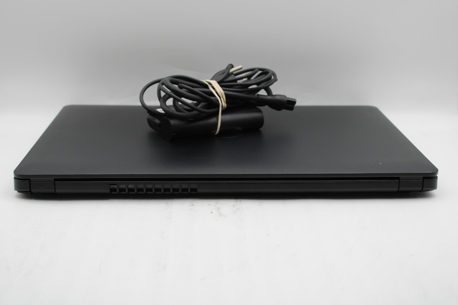 Dell Latitude 3580 _ i3-6006U _ 4GB RAM _ 256GB SSD _ No OS