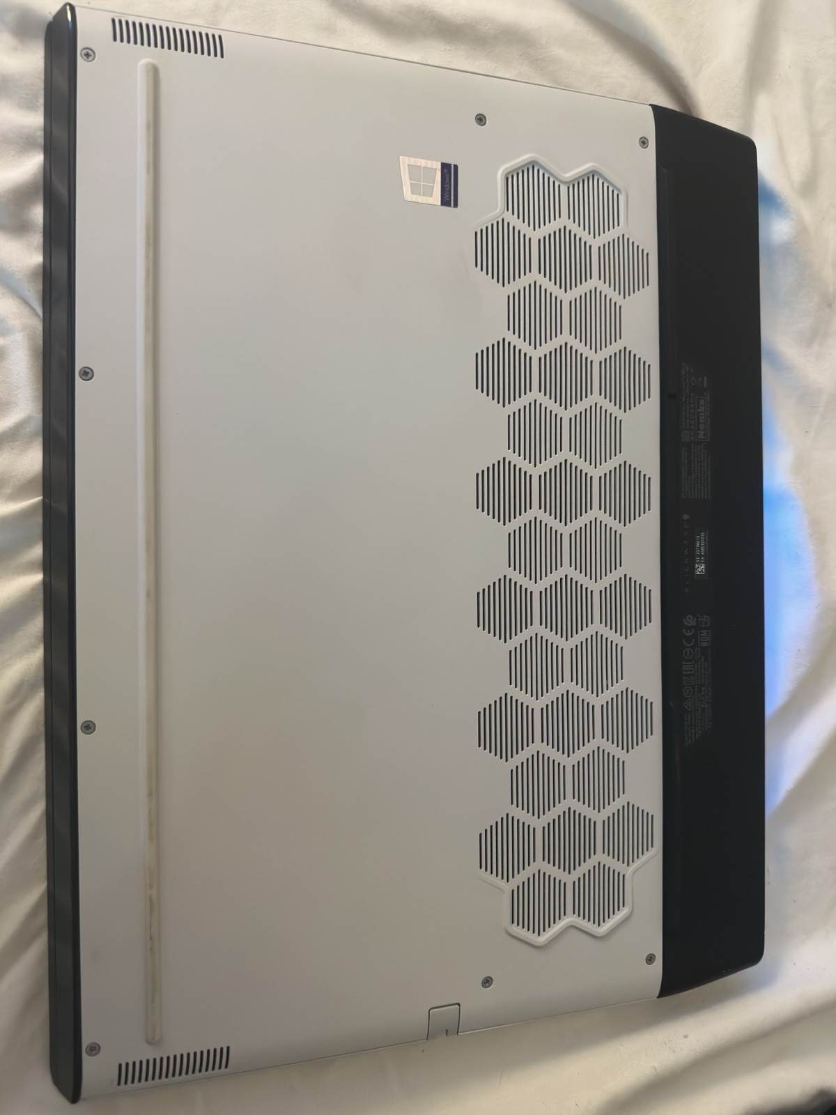 Alienware 15 R2 Laptop Intel Core i7 16GB RAM RTX 2080 16in SSD White Backlit