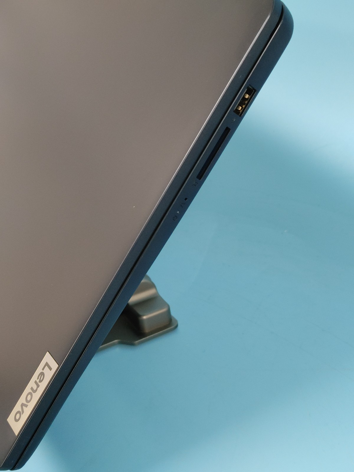 Lenovo IdeaPad 1 15AMN7 15.6″ Ryzen 5 7520U 2.8GHz 8GB DDR5 256GB SSD