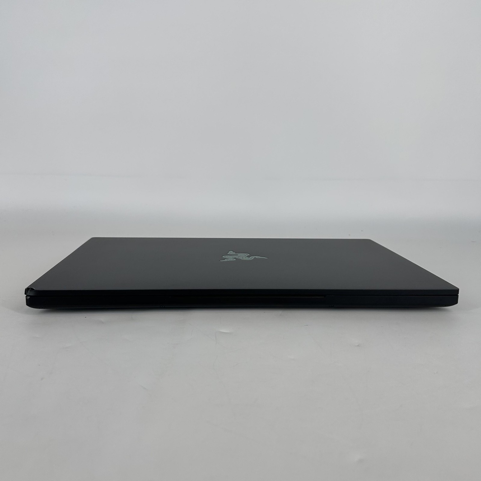 Razer Blade 15 Advanced 240Hz FHD i7-9750H 2.60GHz 16GB 2TB SSD RTX 2080 Max-Q