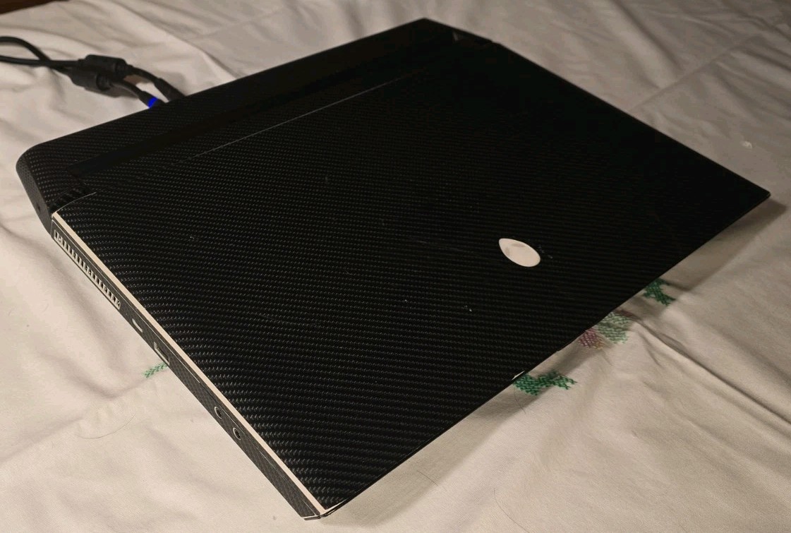 Alienware Area-51m R1 i7-9700K RTX 2070 16GB 256GB SSD 144Hz Excellent
