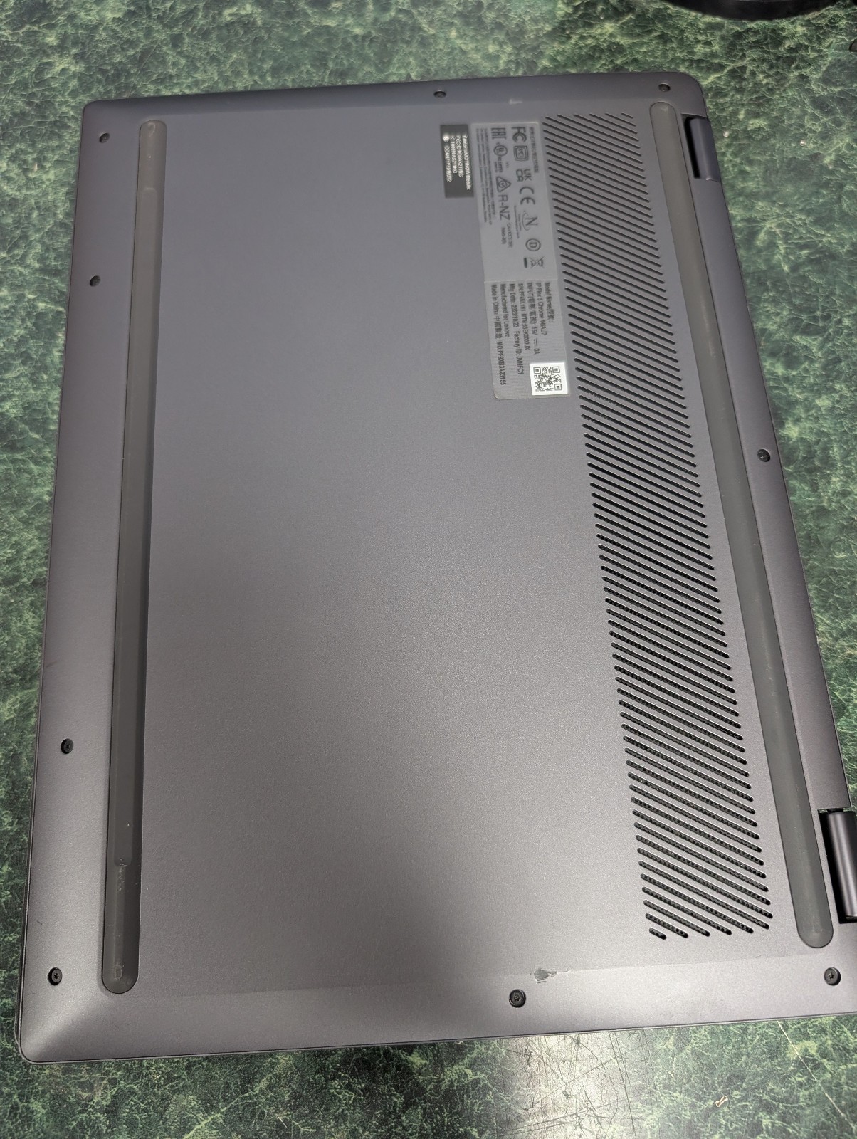 Lenovo Flex 5 Chrome 14IAU7 (Chromebook Plus) * Cracked Hinge, no Display