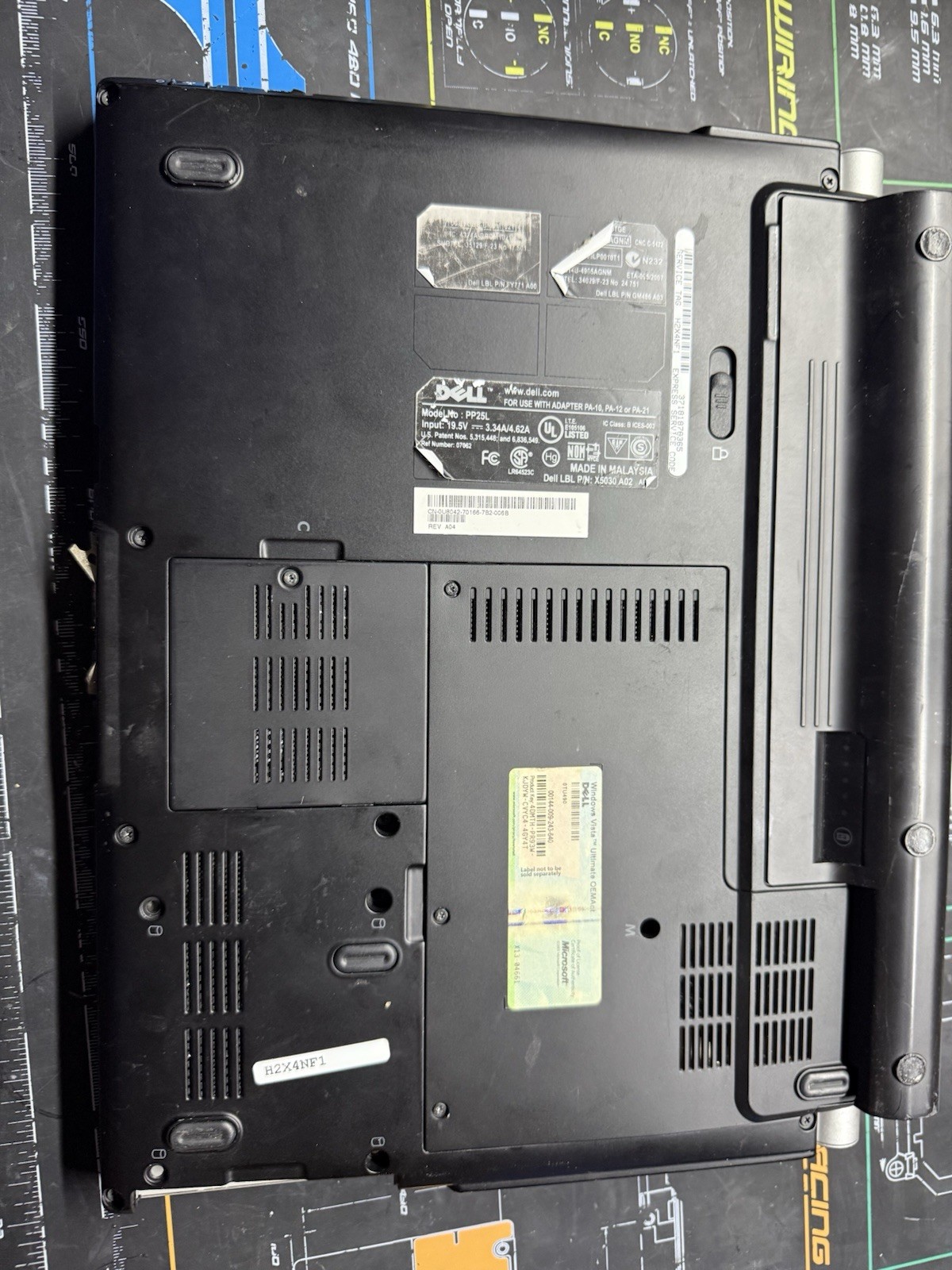 Dell XPS M1330 Laptop Intel Core 2 Duo CPU 13″ No HDD & NO POWER PARTS ONLY