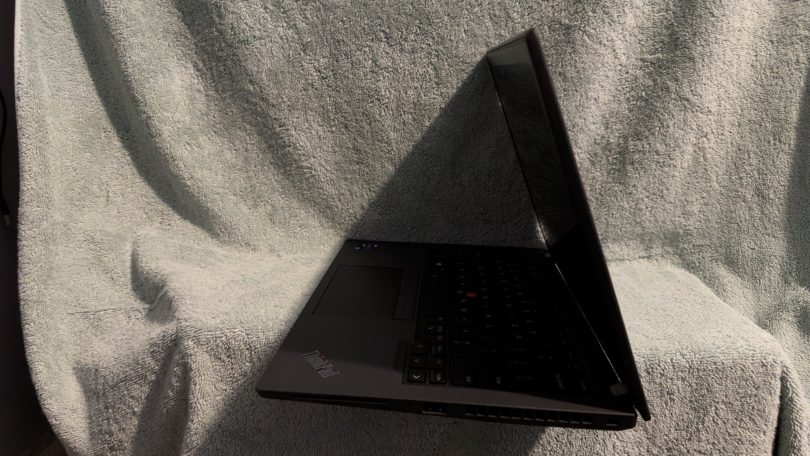 Lenovo ThinkPad X13 Gen 2 13.3 in (512GB SSD, Intel Core i7-1165G7, 16GB, NO OS)