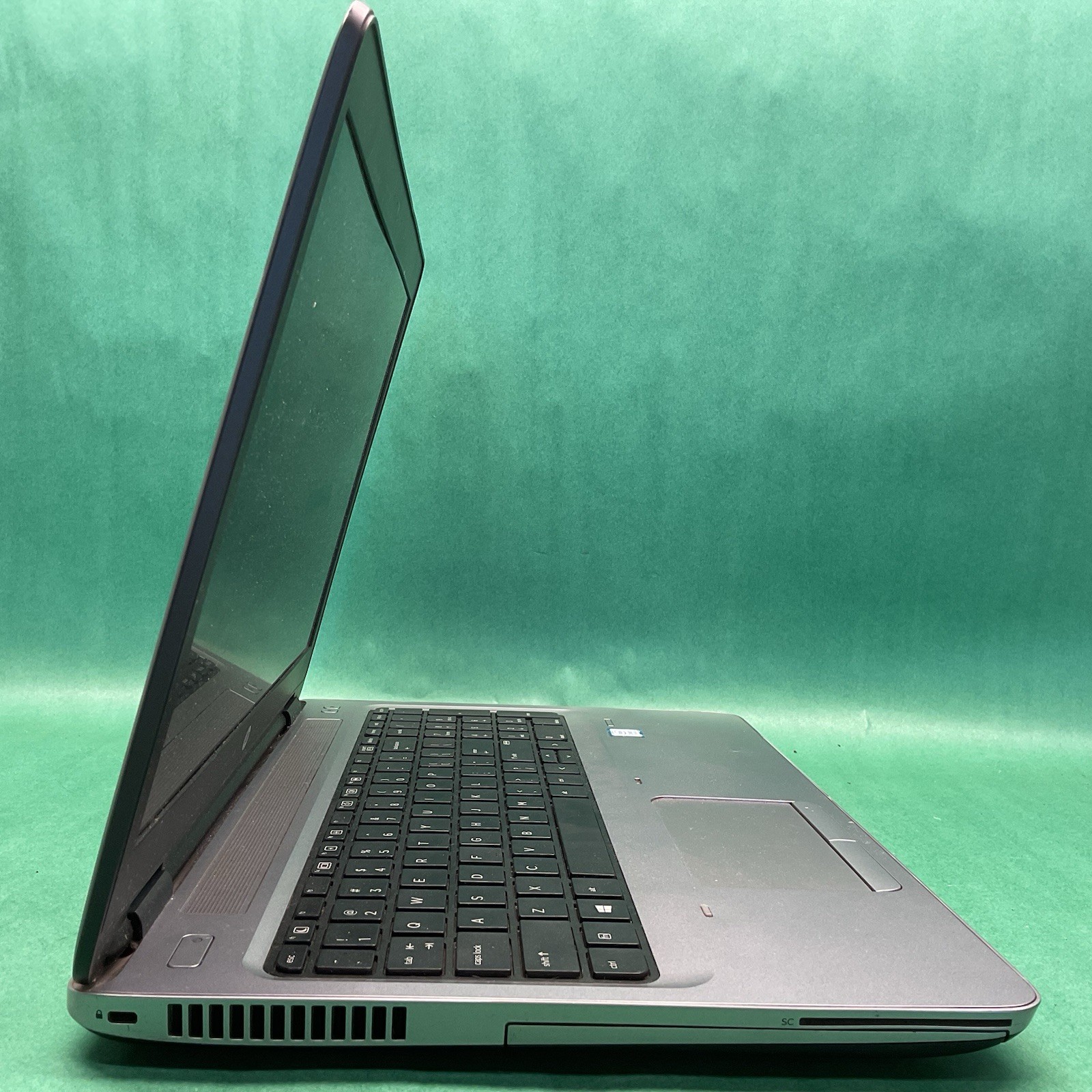 HP Probook 850 G3 15.6″ – Powers On – NO HARD DRIVE- Untested