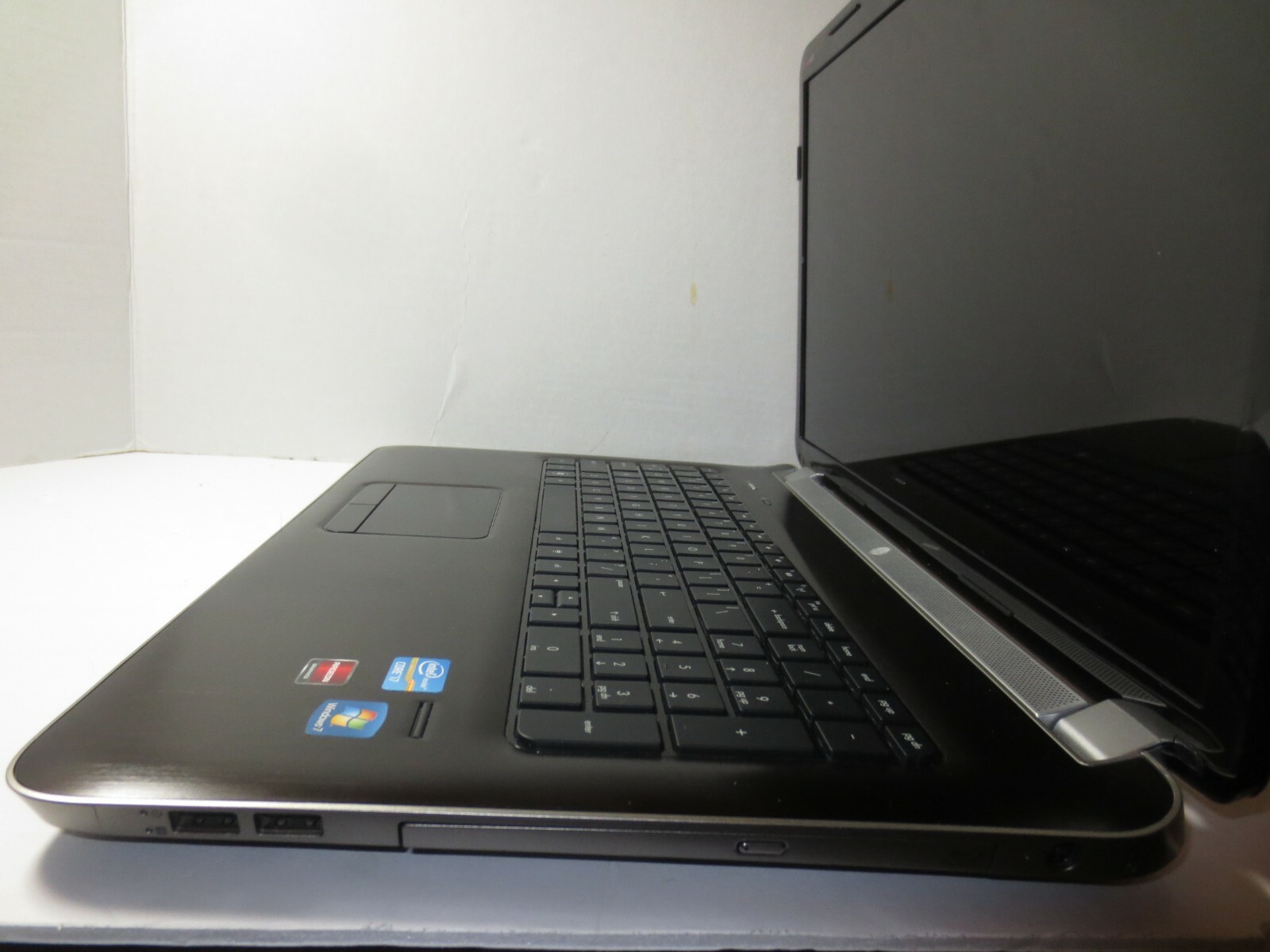 HP PAVILION DV7T-6B00CTO 17.3″CORE i7-2670QM@2.2GHz 8GB RAM 500GB HDD WIN7 OFF13