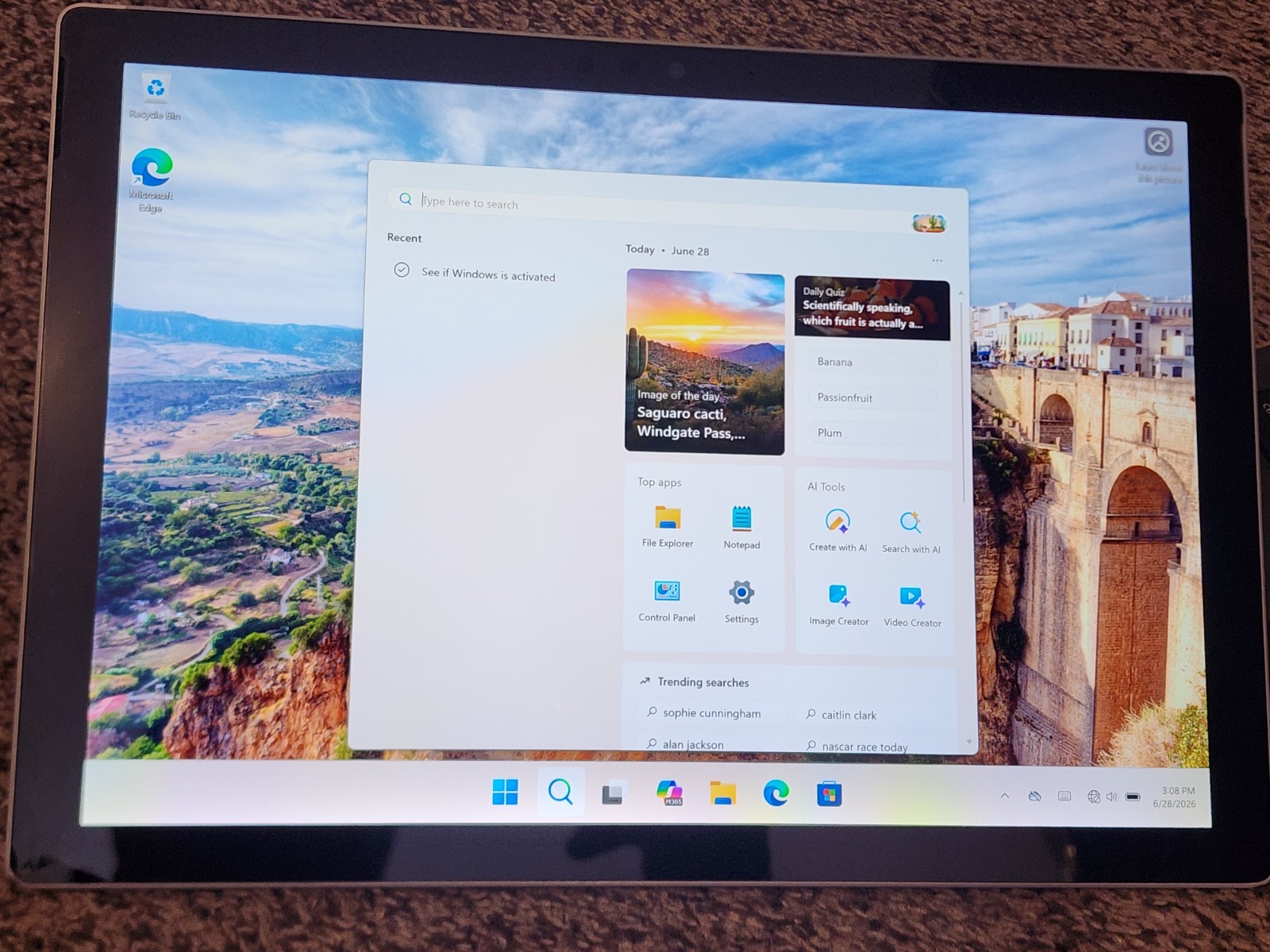 CRAiCKED SCREEN-TOUCH STILL WORKS-MISSING F7 KEY- Surface Pro 5 -WINDOWS 11