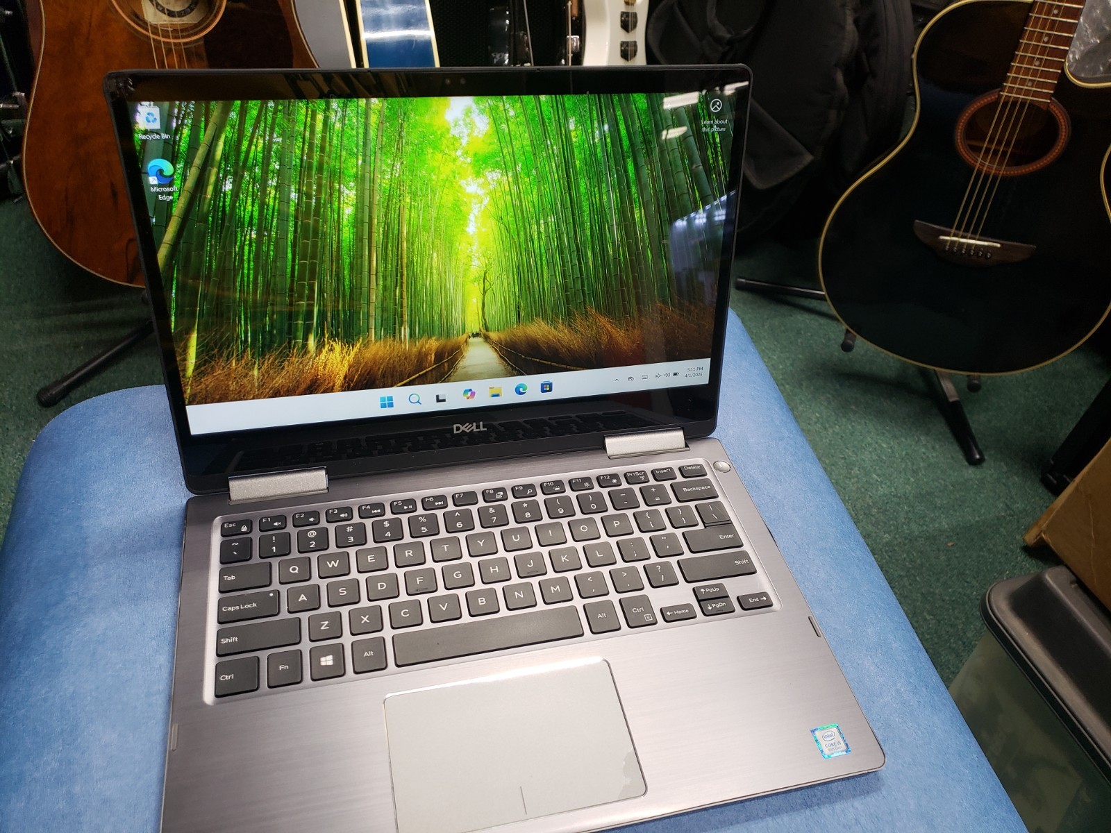Dell Inspiron 7373 – 13.3″ – i5-8250 – 8GB ram – 237GB SSD screen damaged