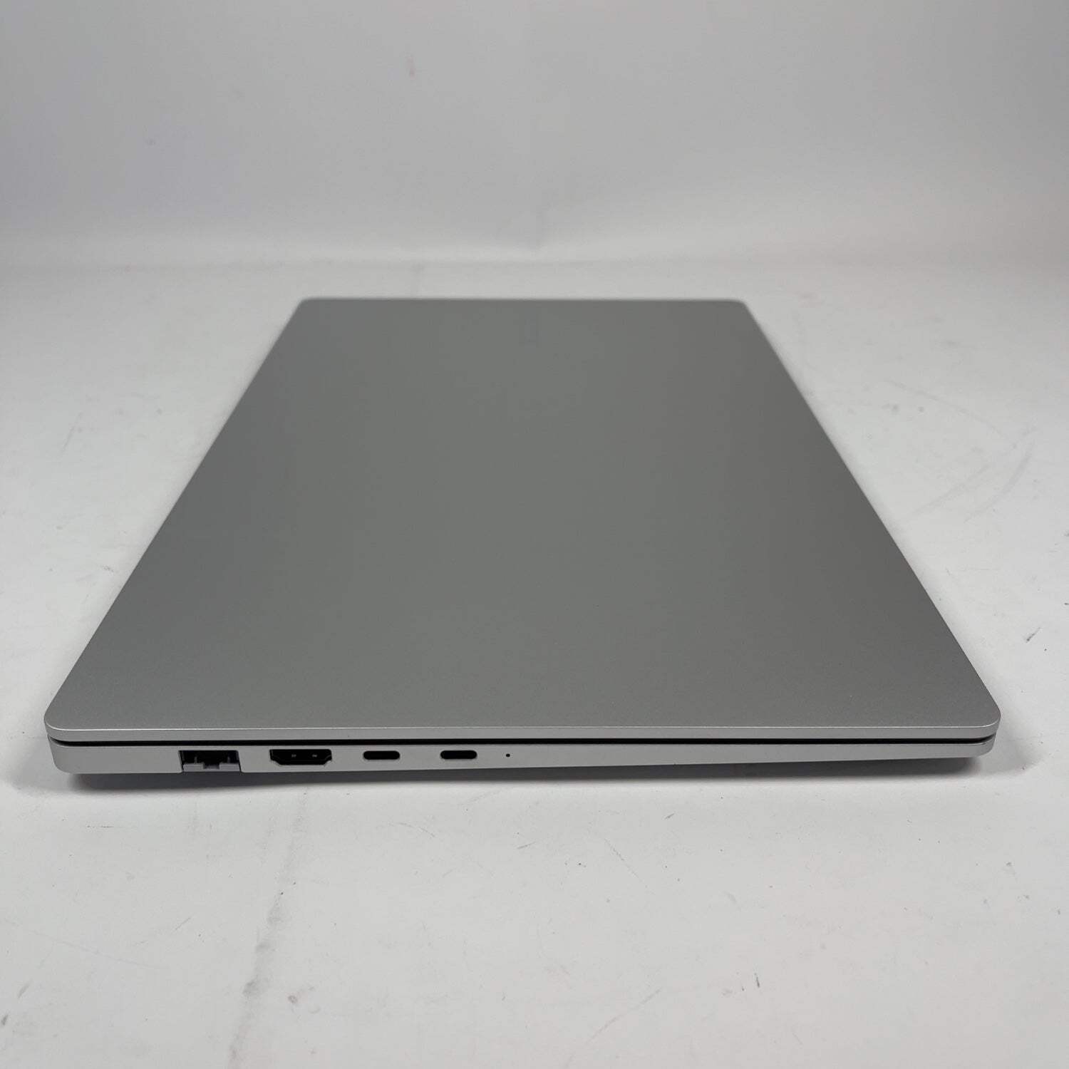 Samsung Galaxy Book 5 NP750XHD 15.6″ Core Ultra 7 255U 2.0GHz 16GB RAM 512GB SSD