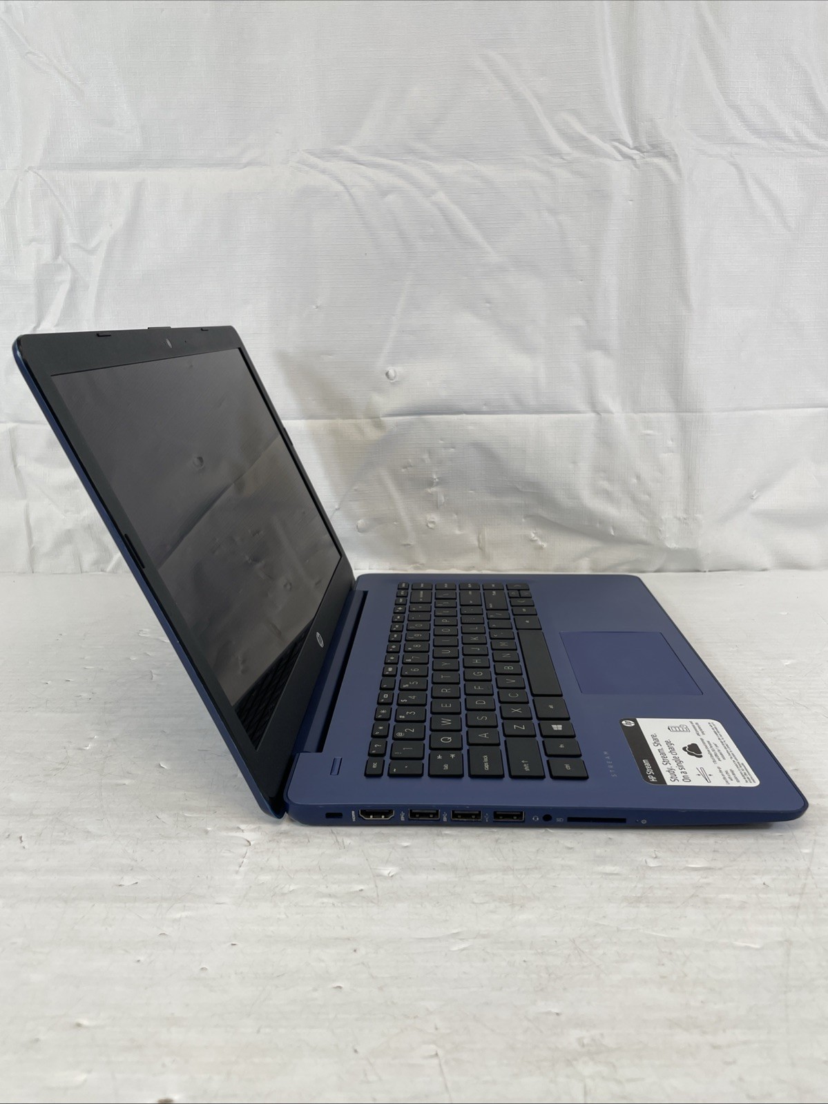 HP Stream 14-DS0036NR 14″ AMD A4-9120E 1.5GHz 4GB RAM 64GB SSD Radeon Windows 10
