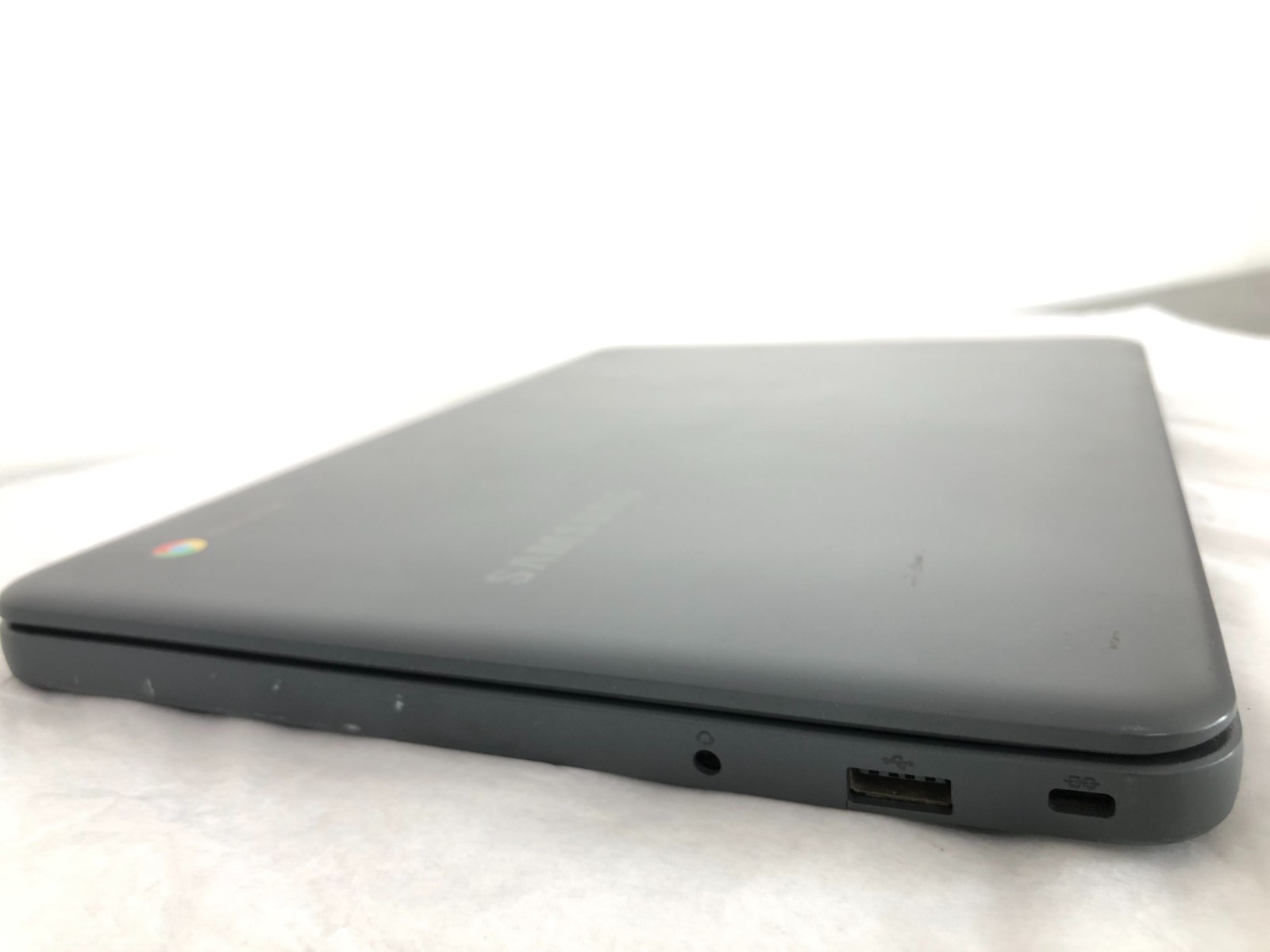 Samsung Chromebook 3 XE501C13-K01US 11.6″ 2GB RAM Charcoal + CHARGER