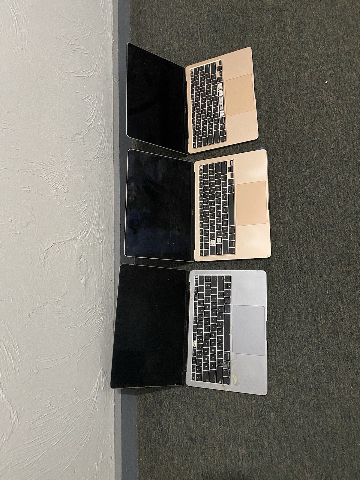 LOT OF 3 Apple MacBooks For Parts Mixed Models A1932 , A2179 Air *READ