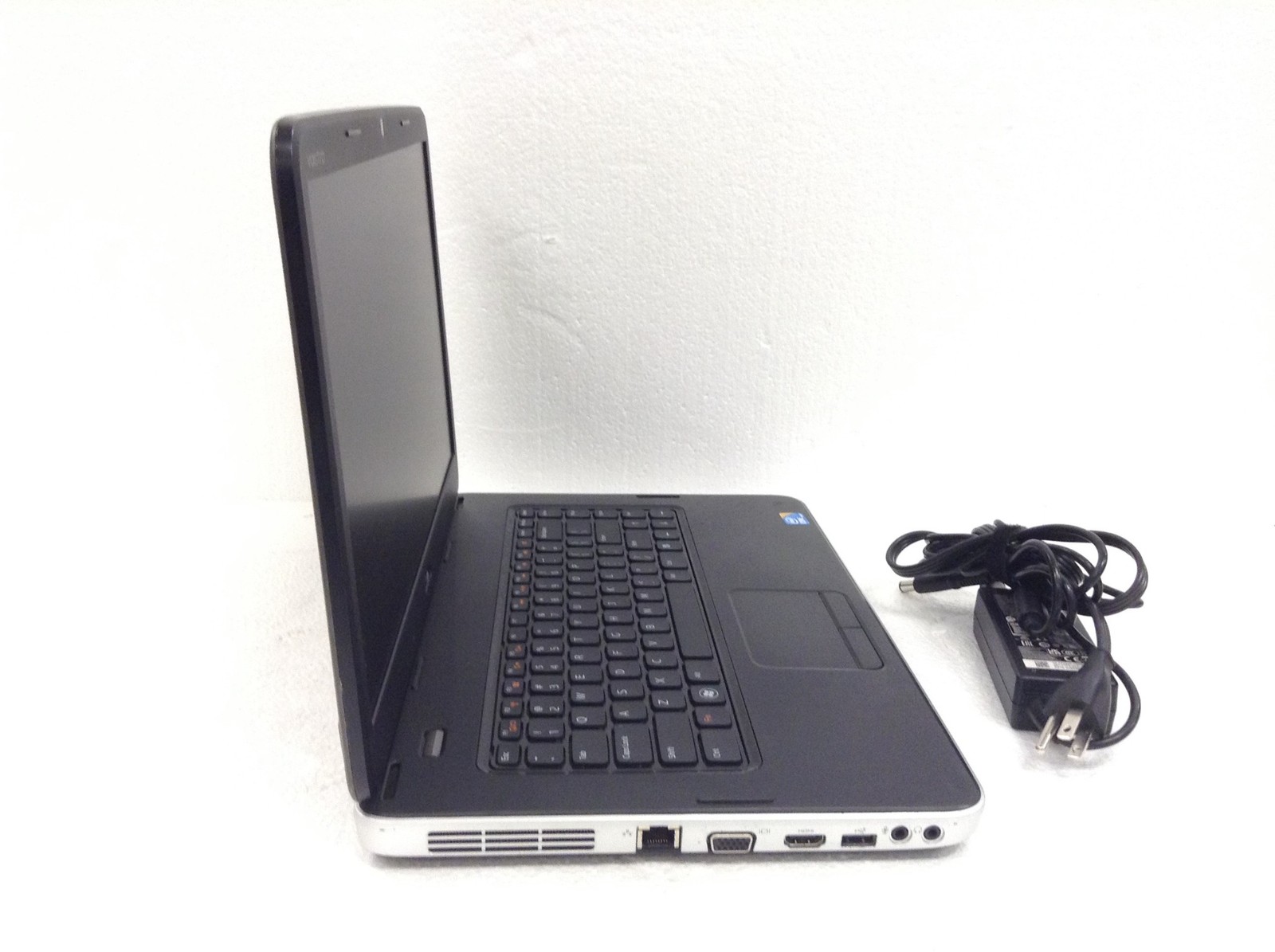 Dell Vostro 1540 Laptop 15.6″ i3-M370 2.40GHz 8GB RAM Ac adapter, No HDD, WORKS