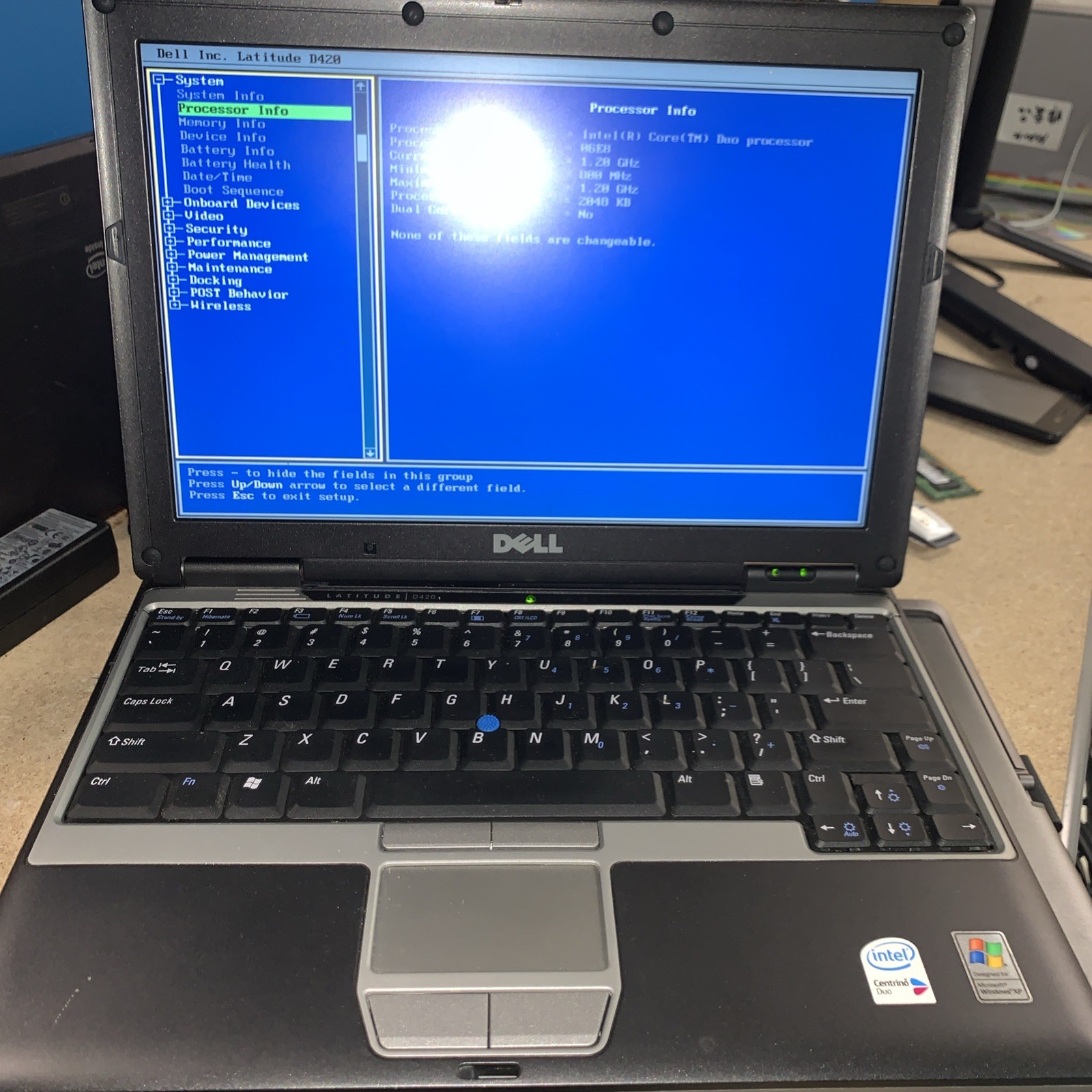 Nice ~ Dell Latitude D420 12″ Laptop Intel Core Duo 1.2GHz 1.5GB RAM (no HDD)