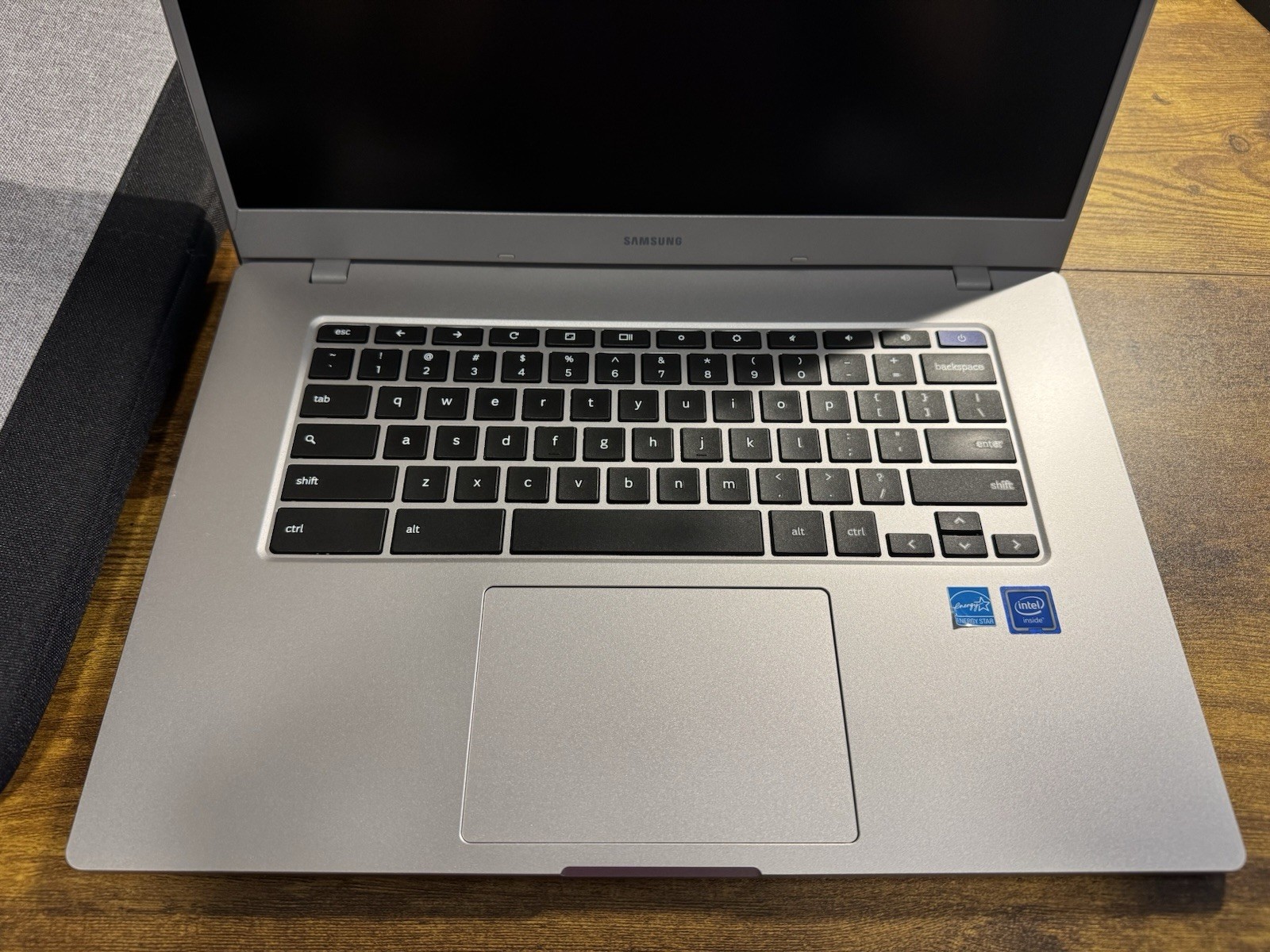 Samsung Chromebook Laptop, Silver, 14.3”, Model XE350XBA, W/Case & charger