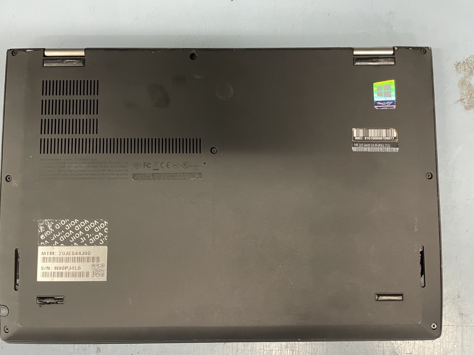 Lenovo X1 Yoga Gen 2 14″ Intel i7-7600U 2.80GHz 8GB NO SSD *SOLD-AS-IS* R90PJ4L6