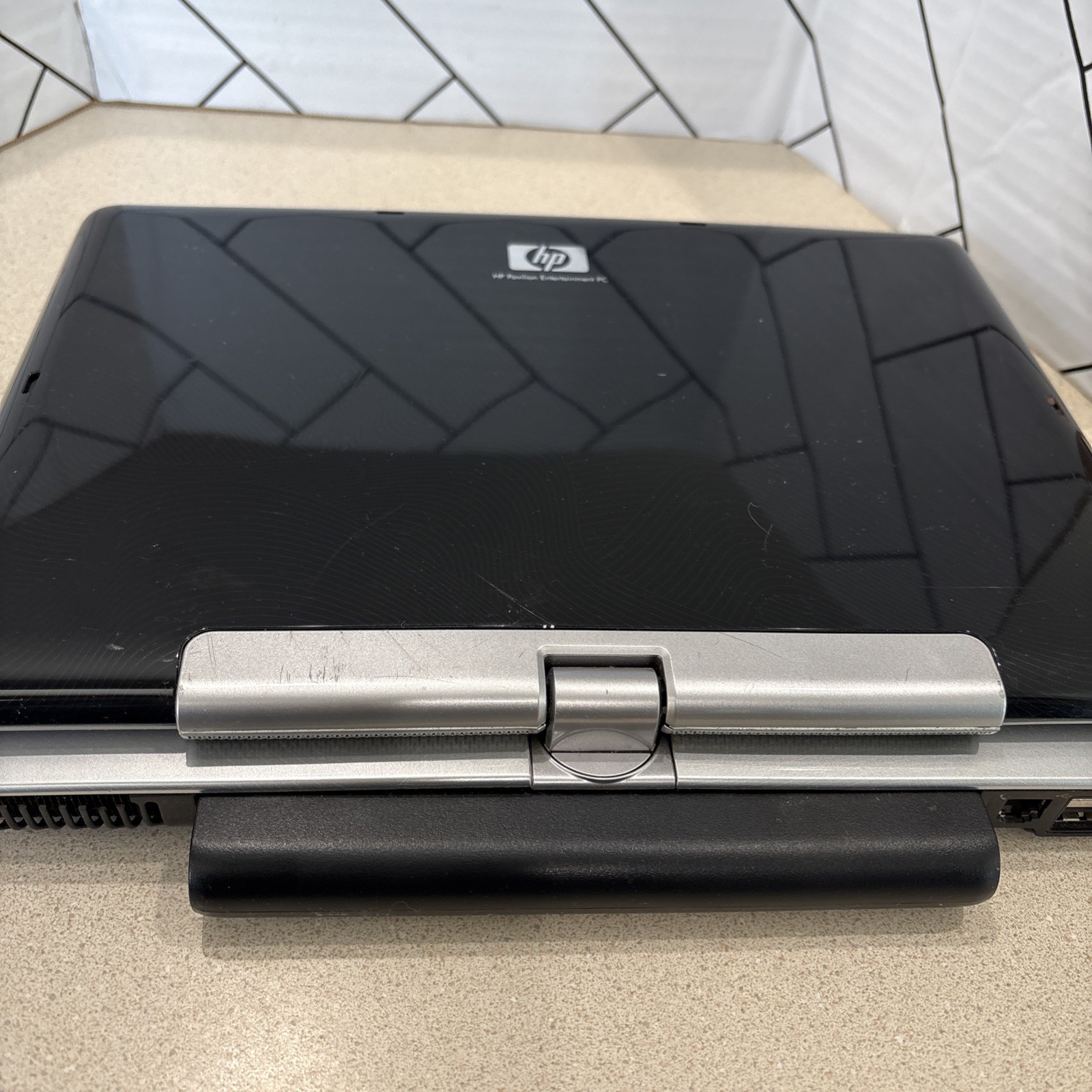 HP Pavillion TX1000 Laptop with Swivel Display For Parts Broken Screen