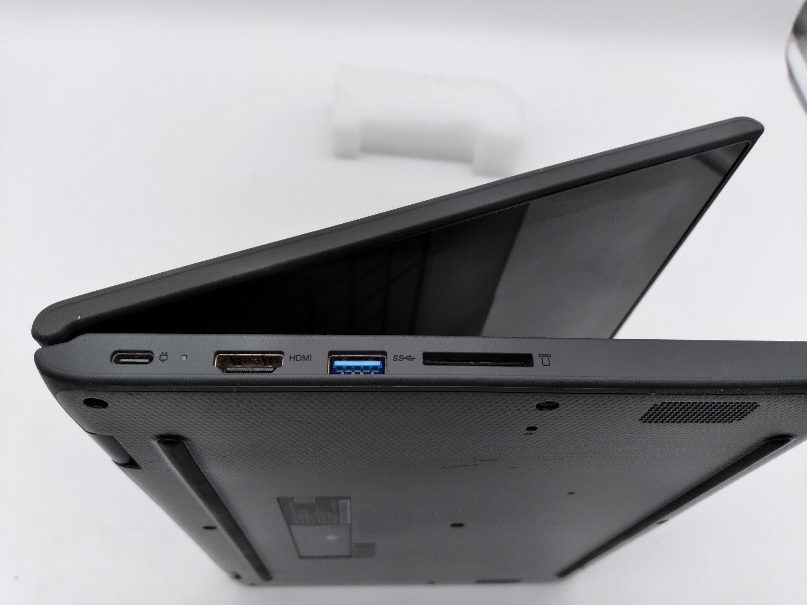 Lenovo 300e Chromebook 2nd Gen 11.6″ 4GB RAM 32GB SSD Touch w/ Chrarger