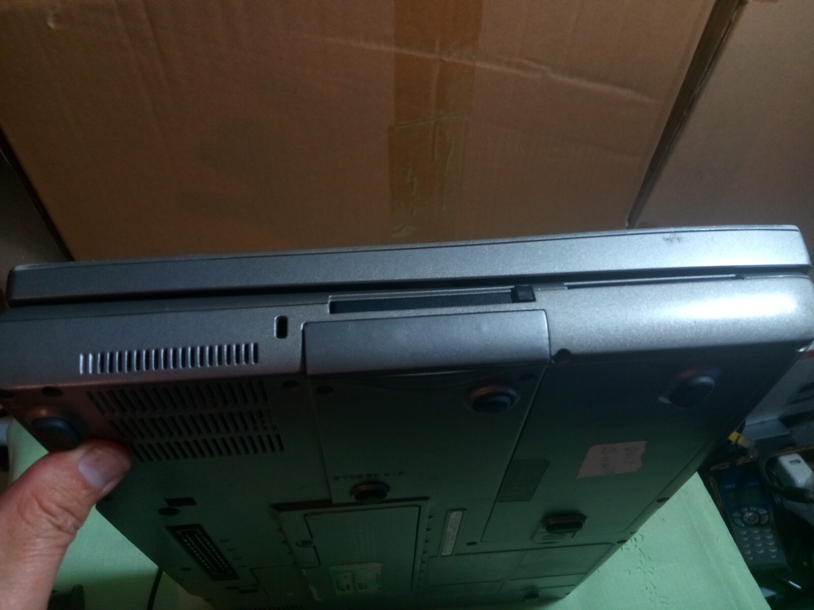 DELL LATITUDE D810 1.86GHZ 2GBRAM 60GBHDD OFFICE2007 1920X1200 ATI RADEON X600