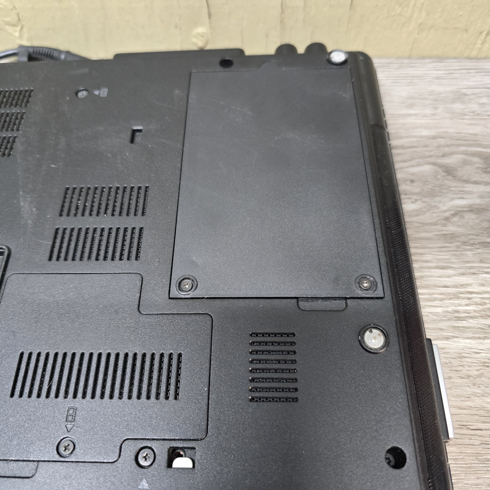 HP EliteBook 8440p i5-M520 2.40GHz 1600×900 3GB RAM FOR PARTS No Charger