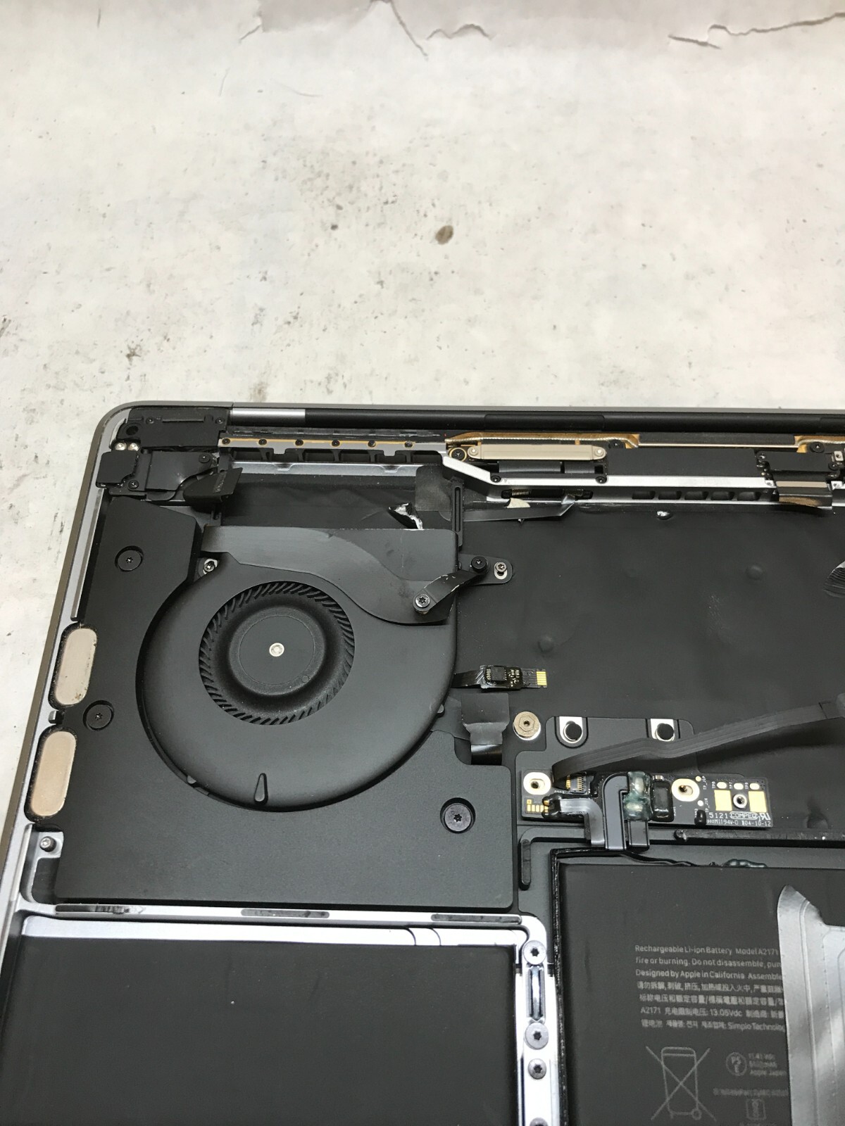 Apple MacBook Pro Touch/2019 A2159 Chassis NO MOTHERBOARD For Parts Cracked – DW