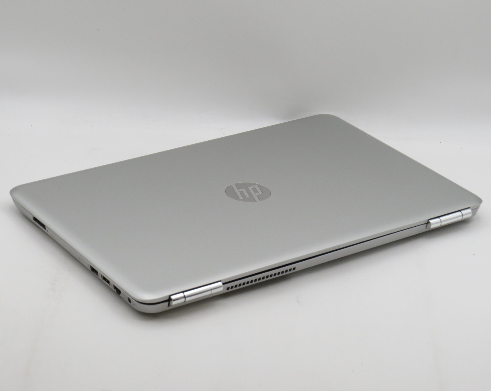 HP Pavilion | i5-7200U @ 2.5GHz | 12GB DDR4 | 15.6″ | No HD/OS/AC/Battery
